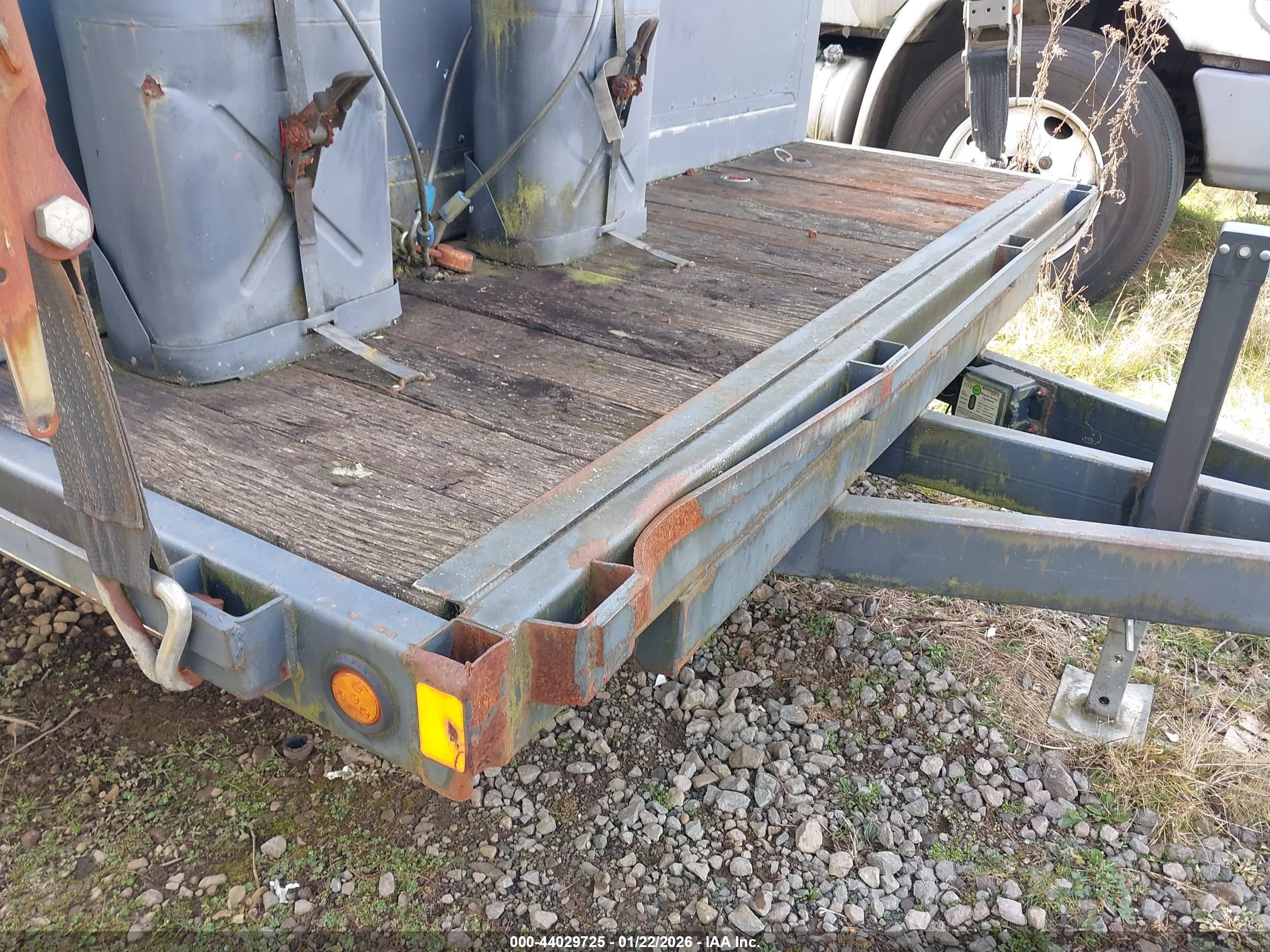 TRAILER 24 image 6