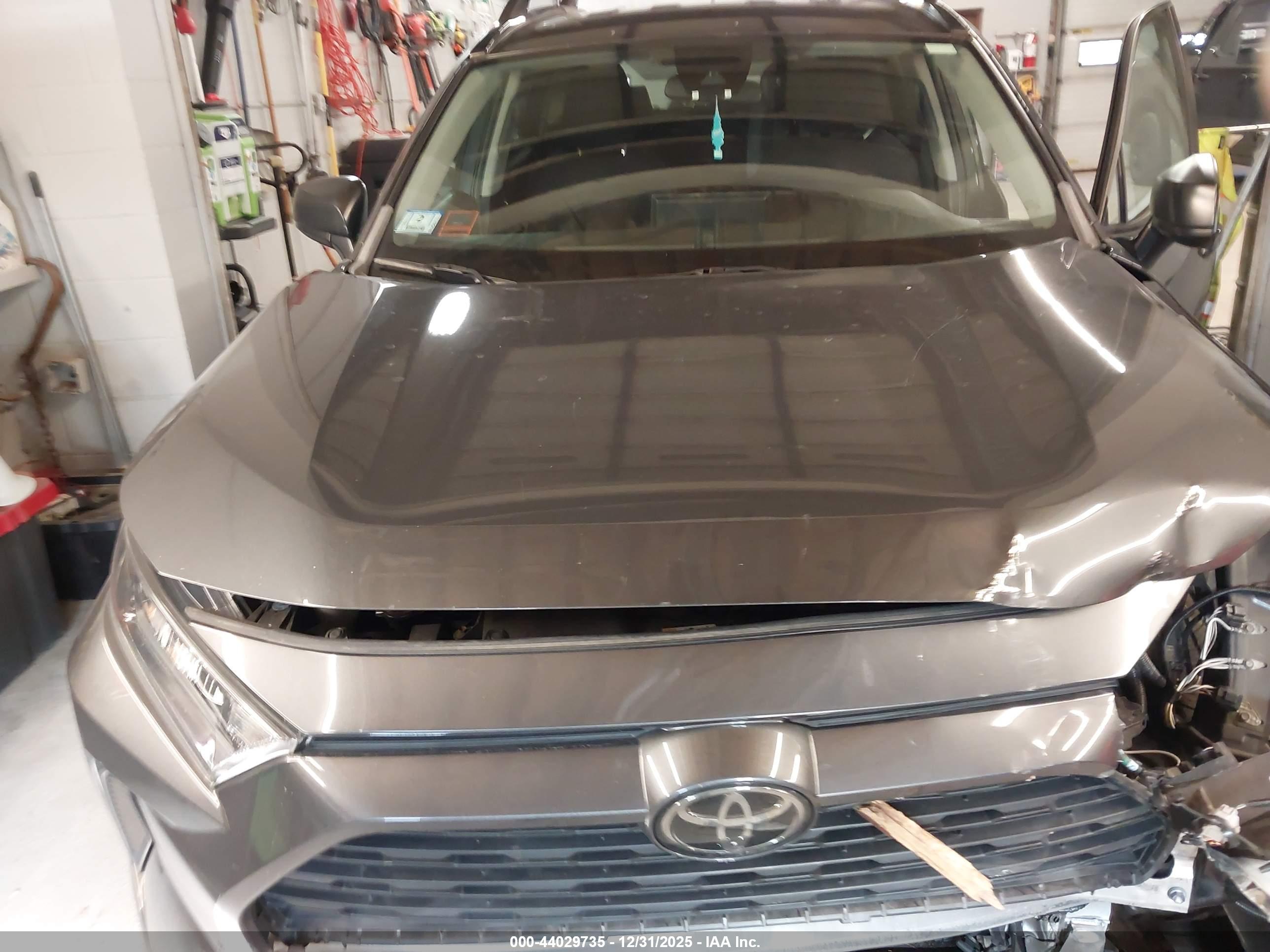 TOYOTA RAV4 image 10