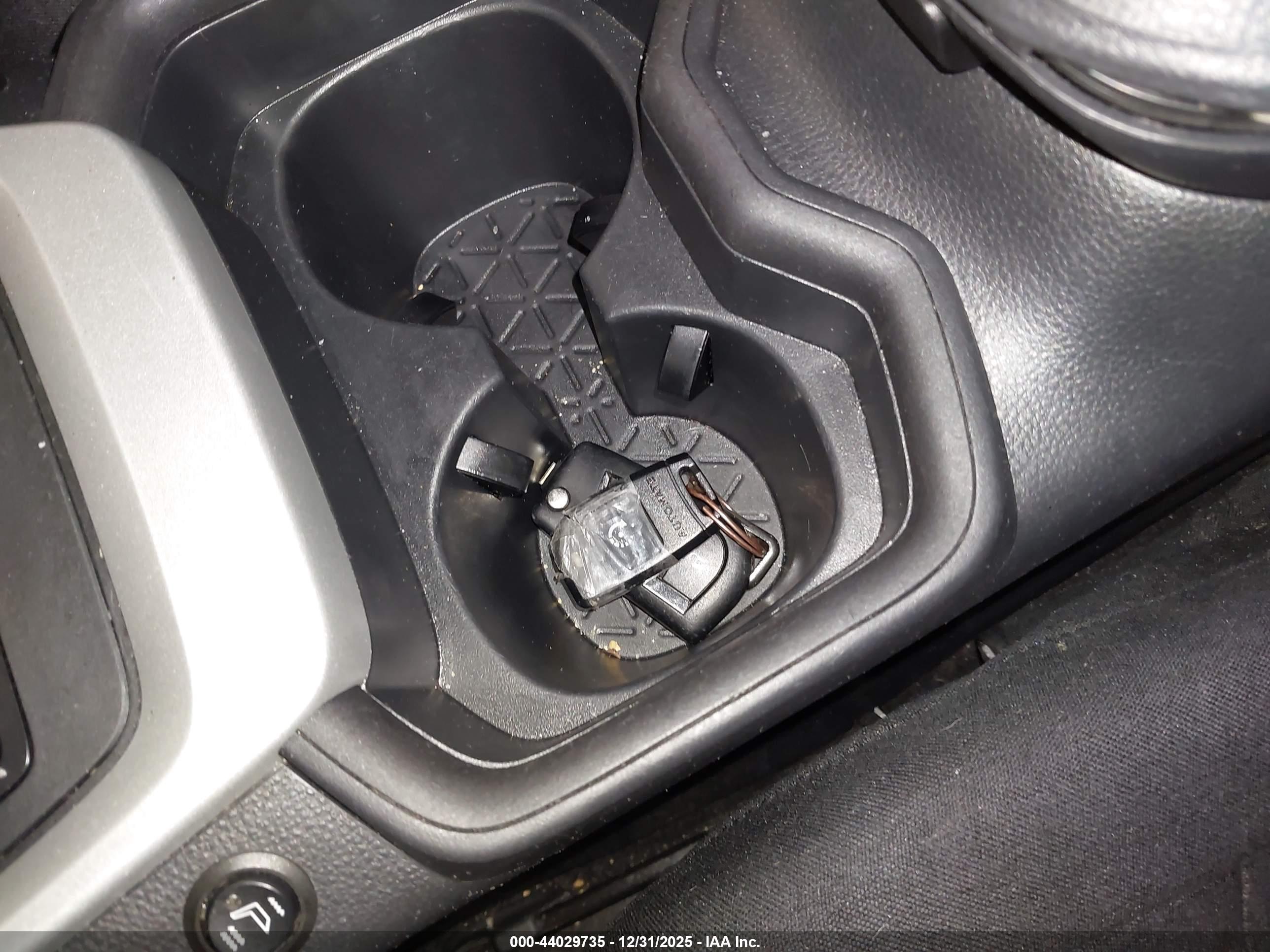 TOYOTA RAV4 image 11