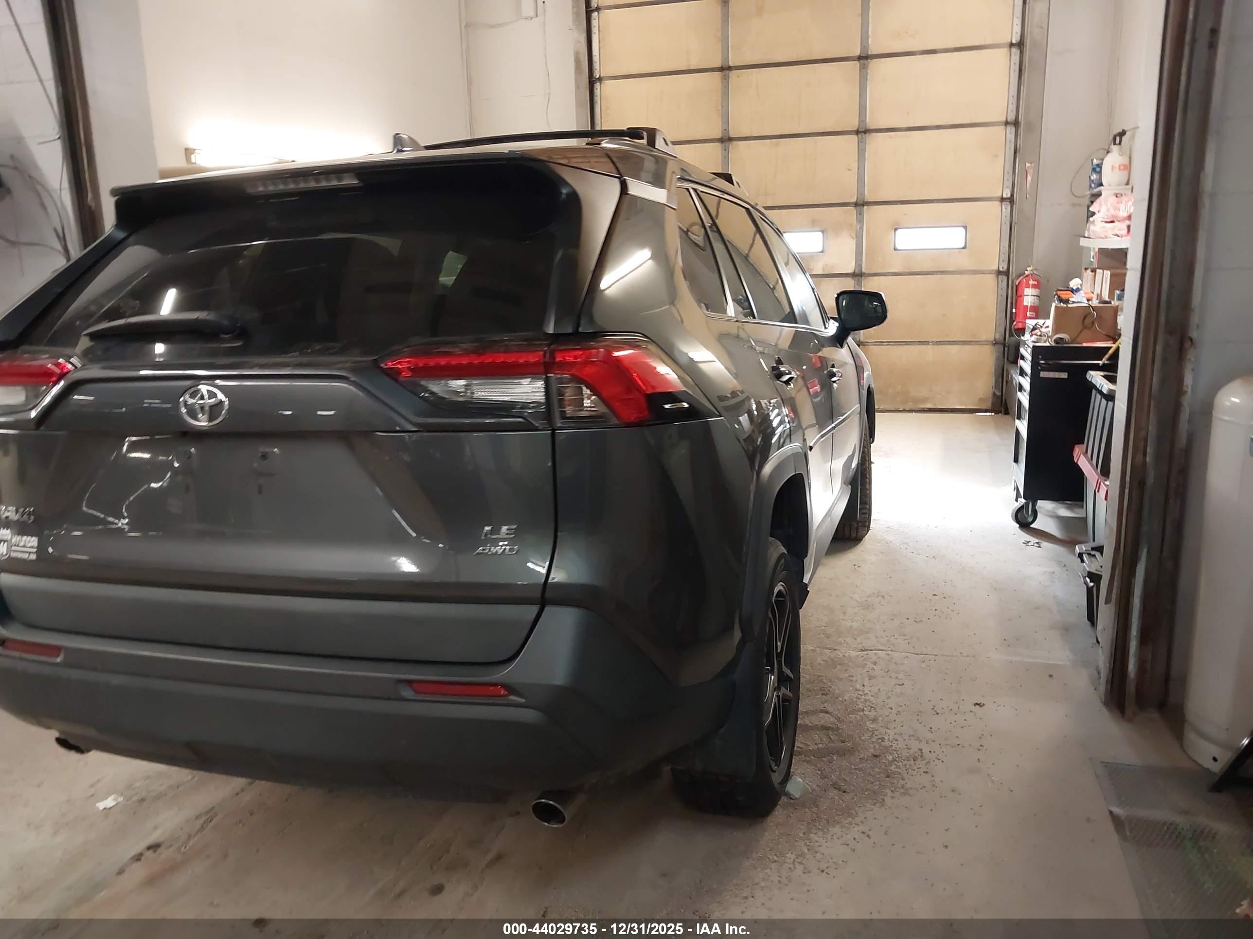 TOYOTA RAV4 image 4