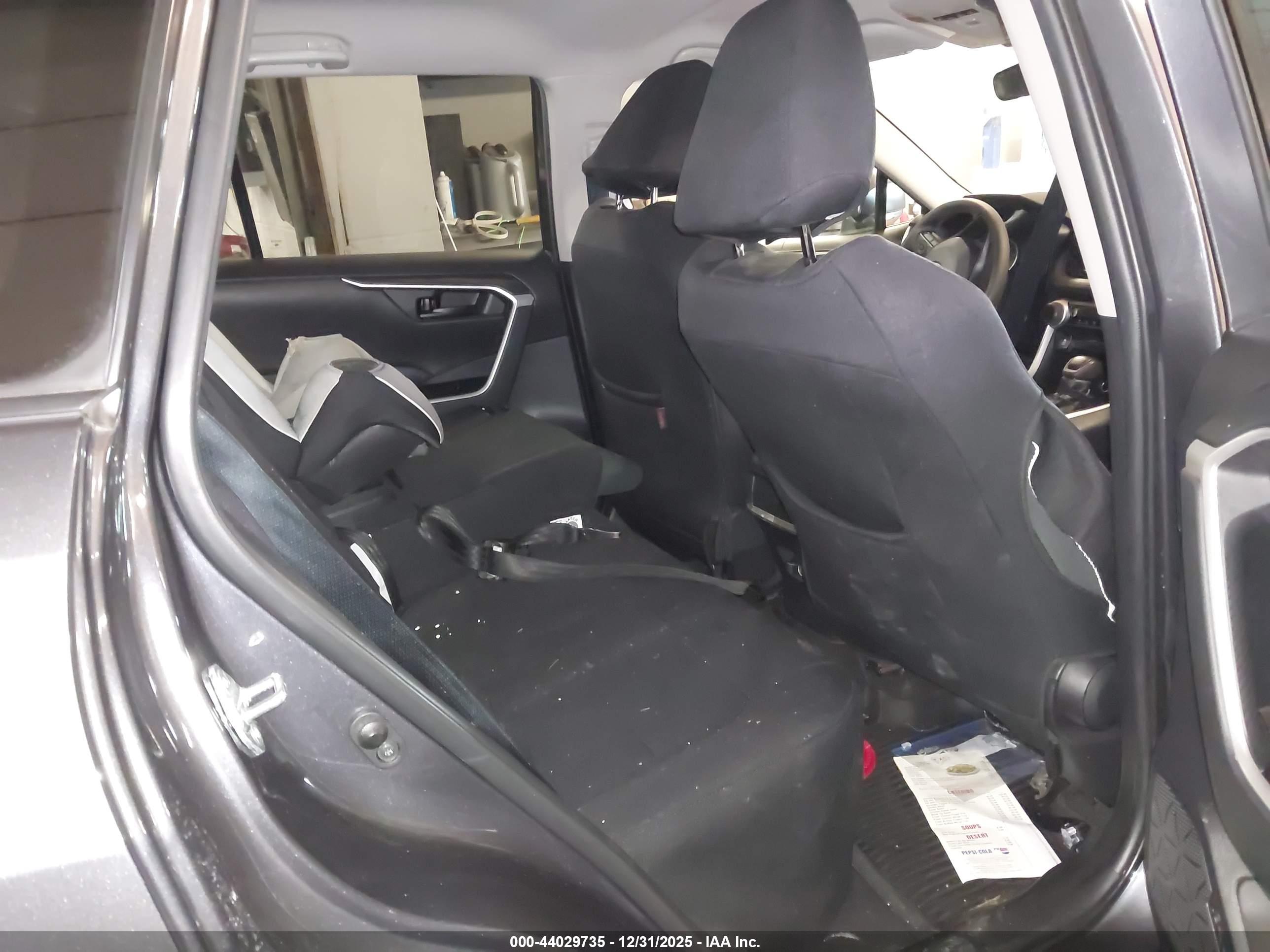 TOYOTA RAV4 image 8