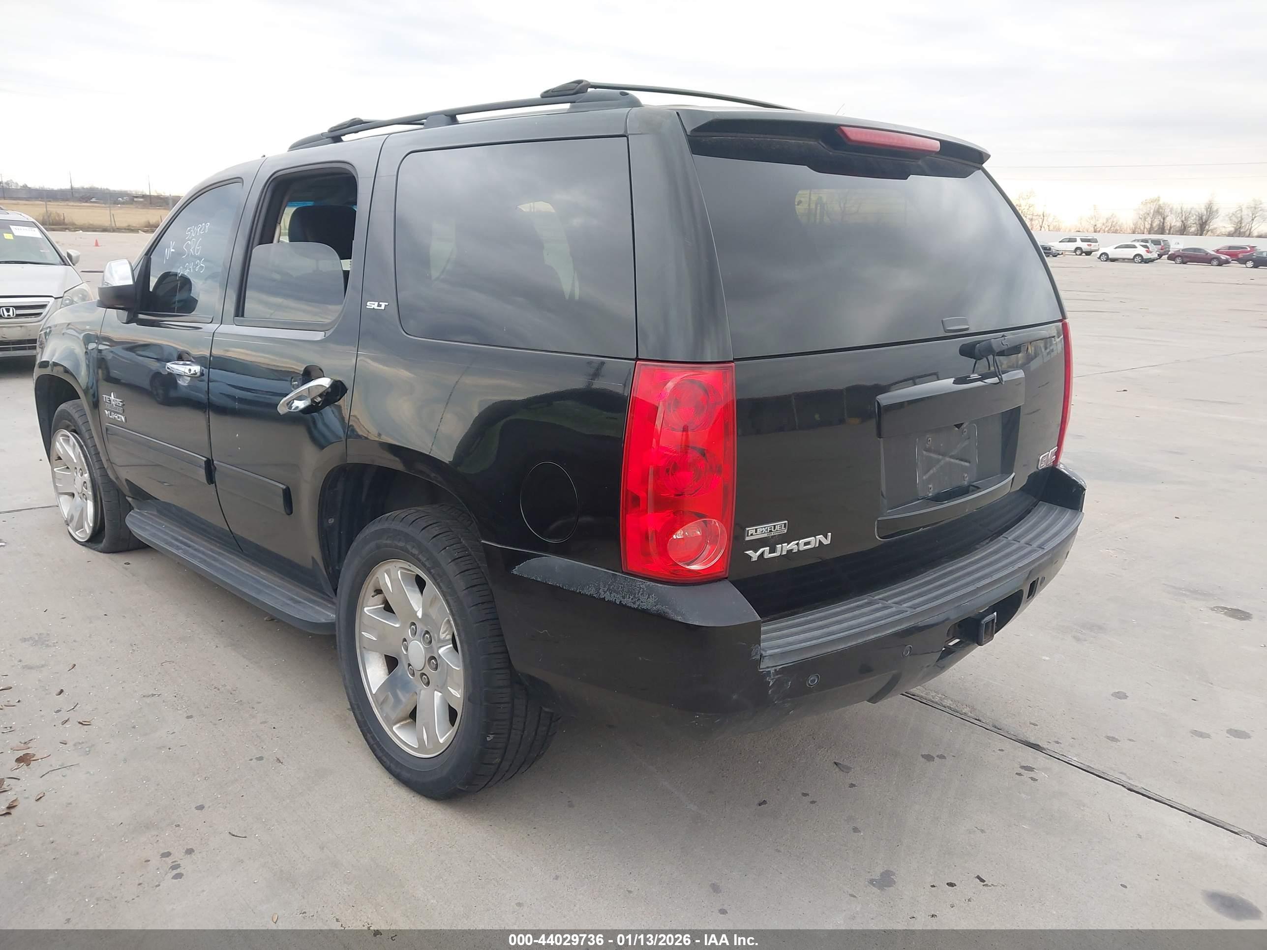 GMC YUKON image 3
