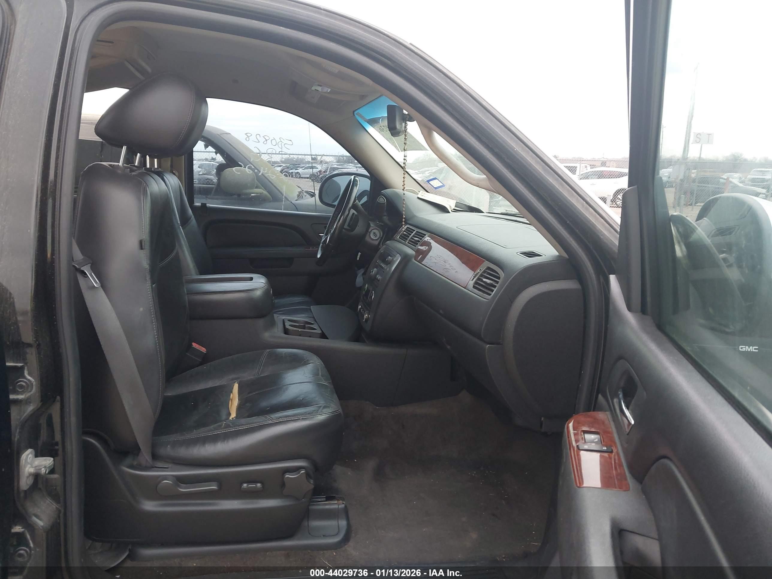 GMC YUKON image 5