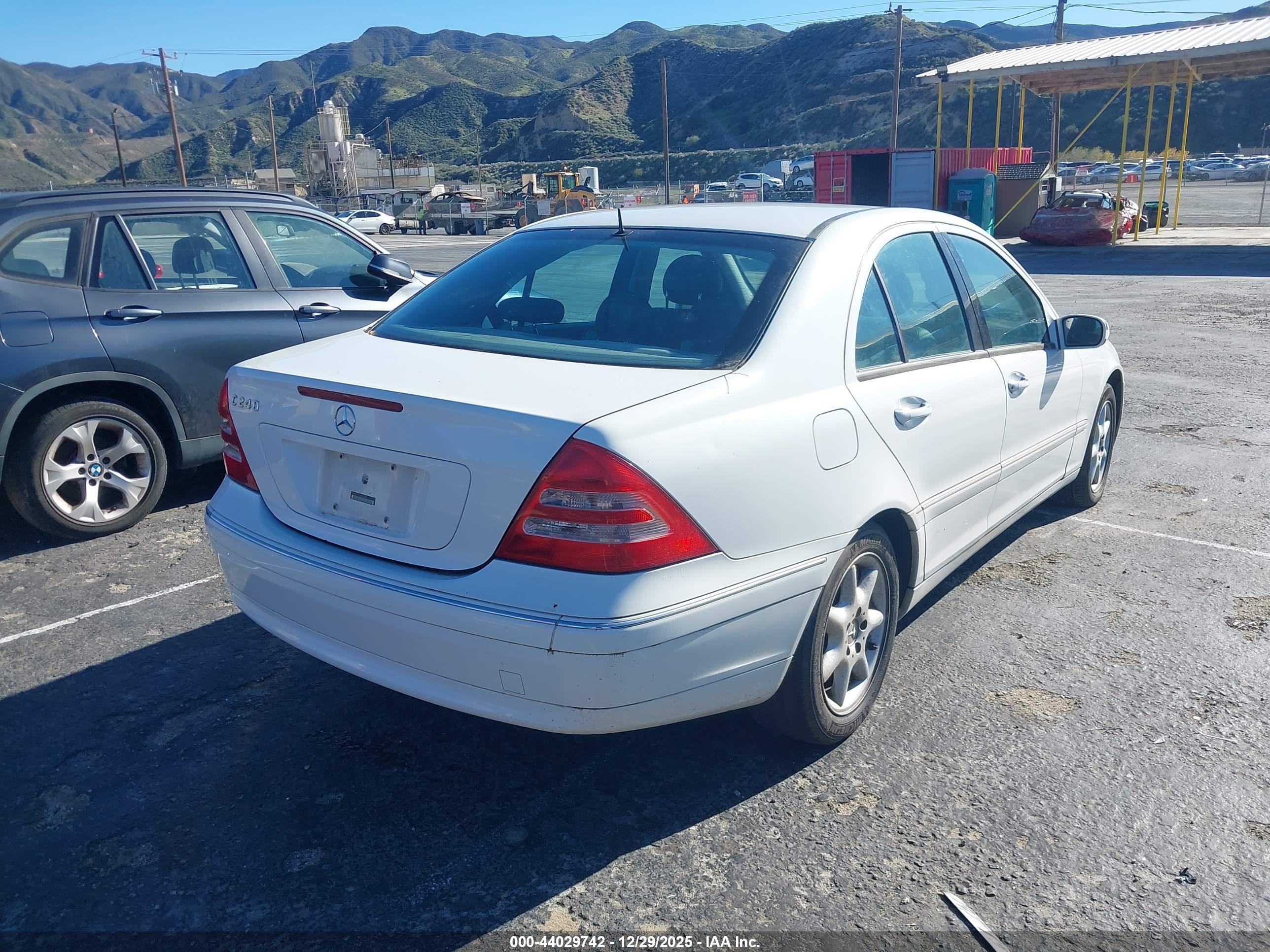 MERCEDES-BENZ C image 4