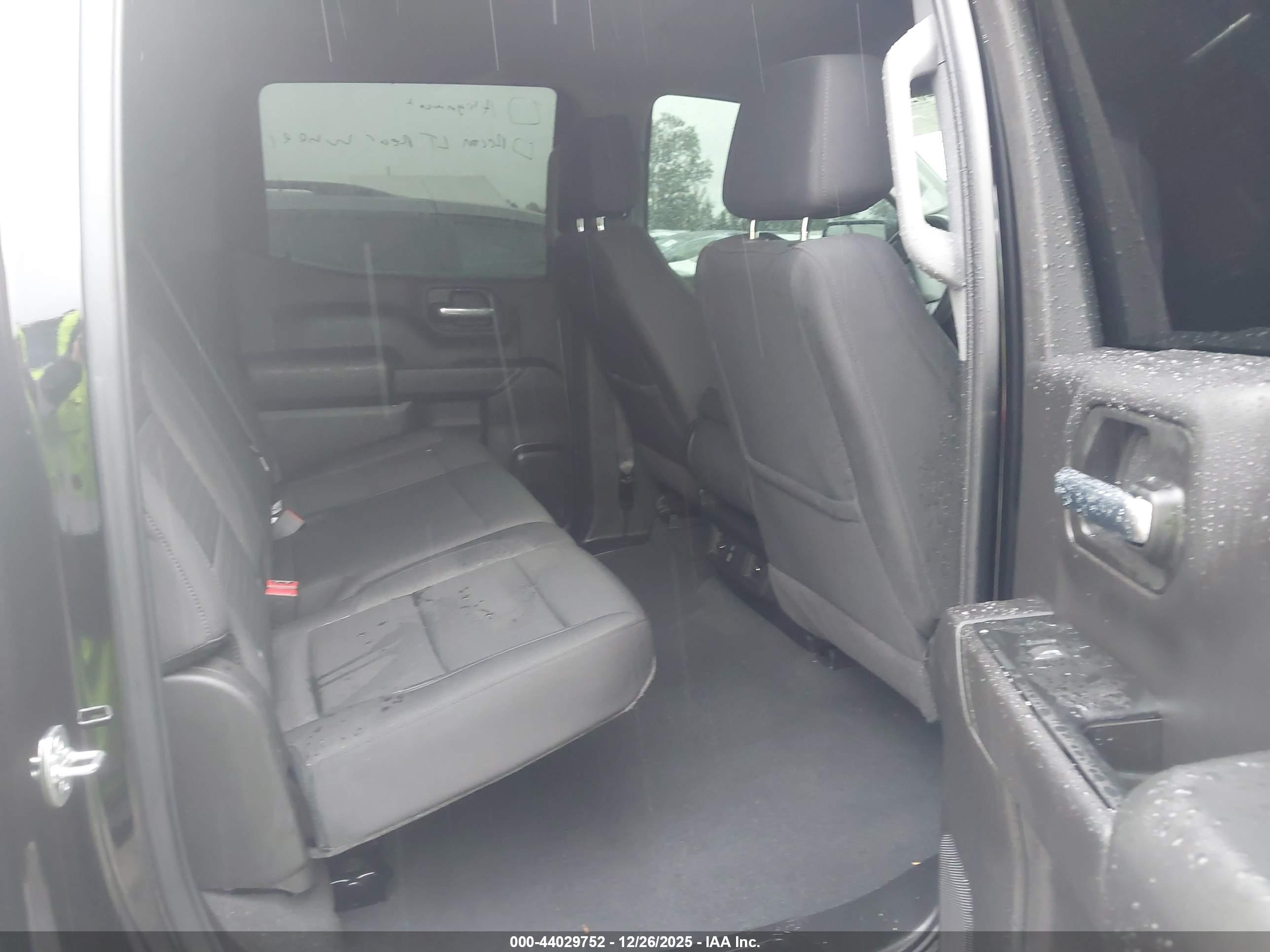 CHEVROLET SILVERADO image 8
