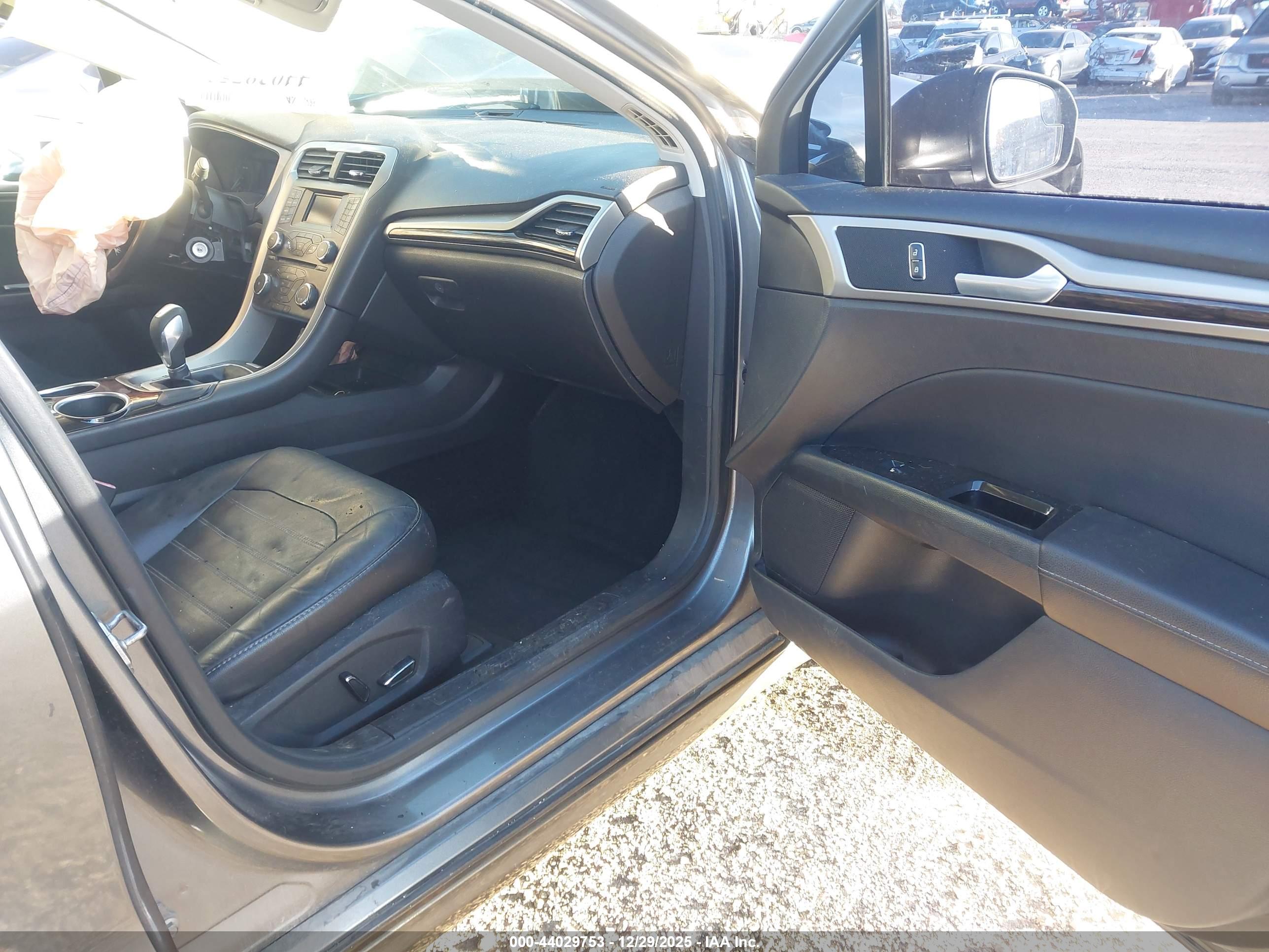 FORD FUSION image 5