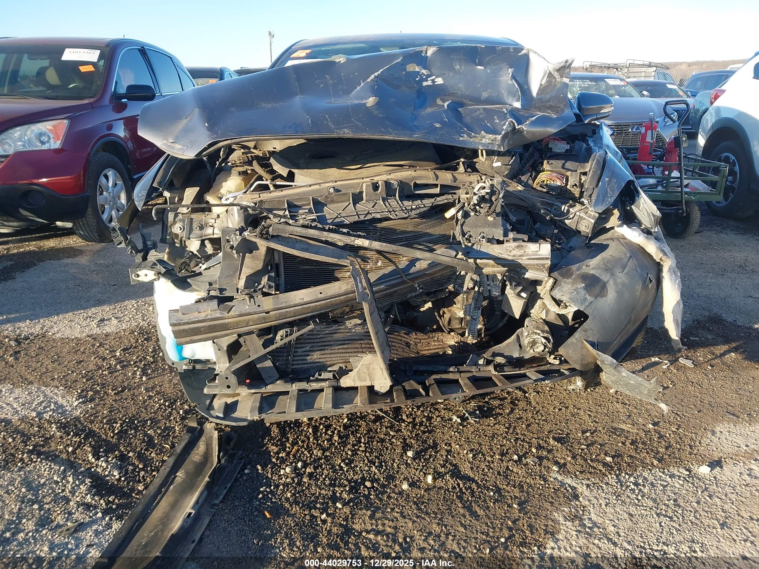 FORD FUSION image 6