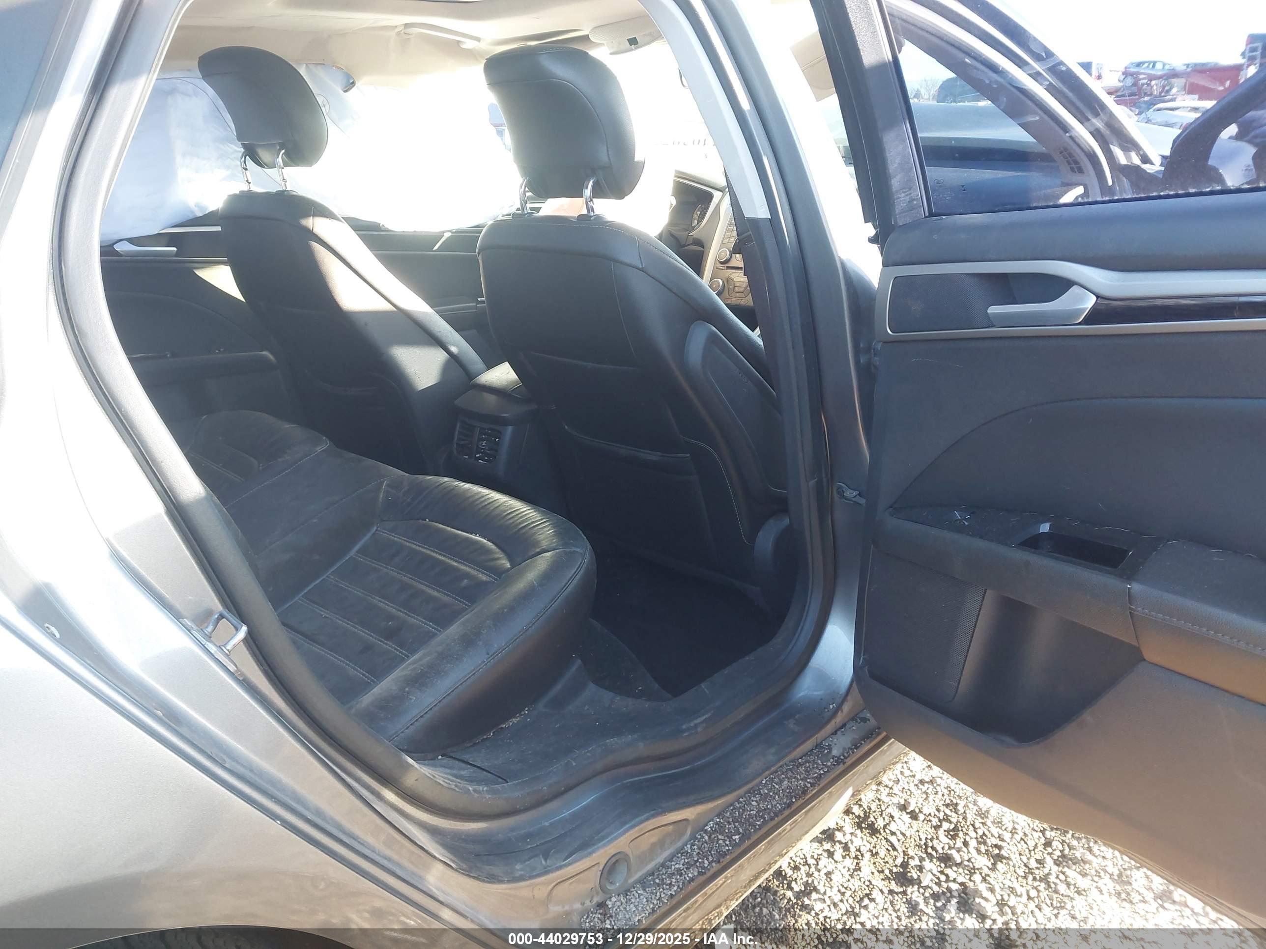 FORD FUSION image 8