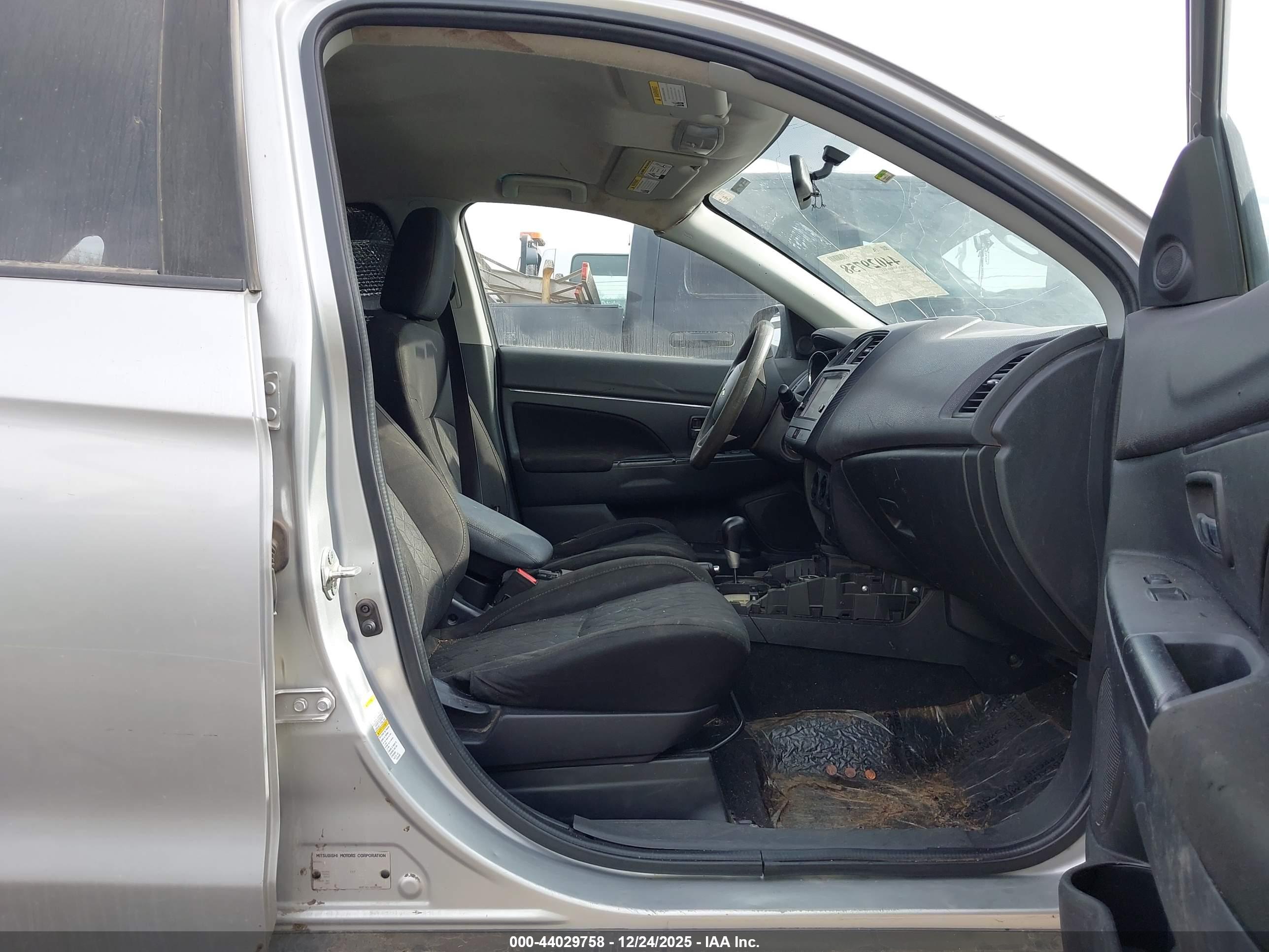 MITSUBISHI OUTLANDER image 5