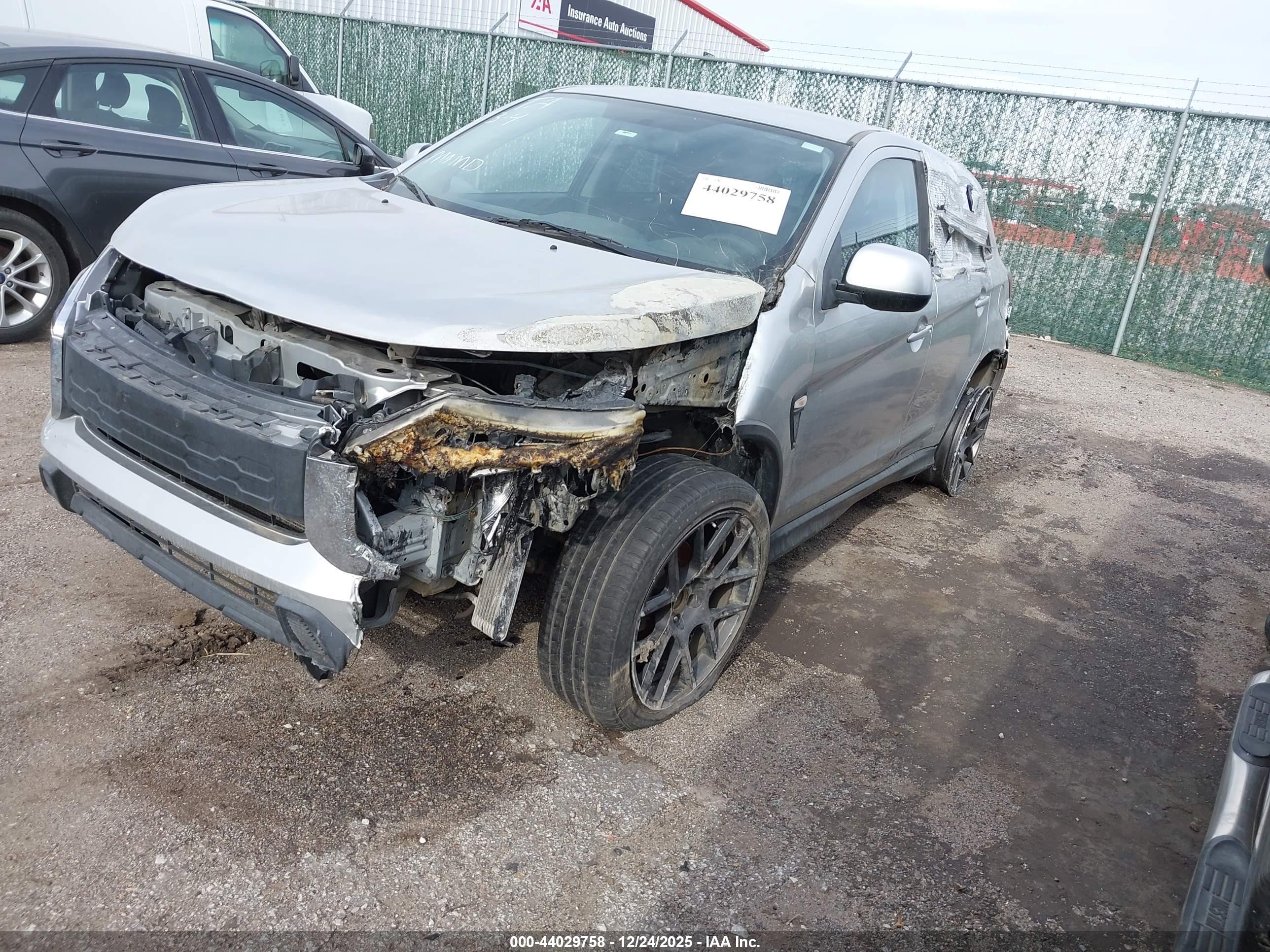 MITSUBISHI OUTLANDER image 6
