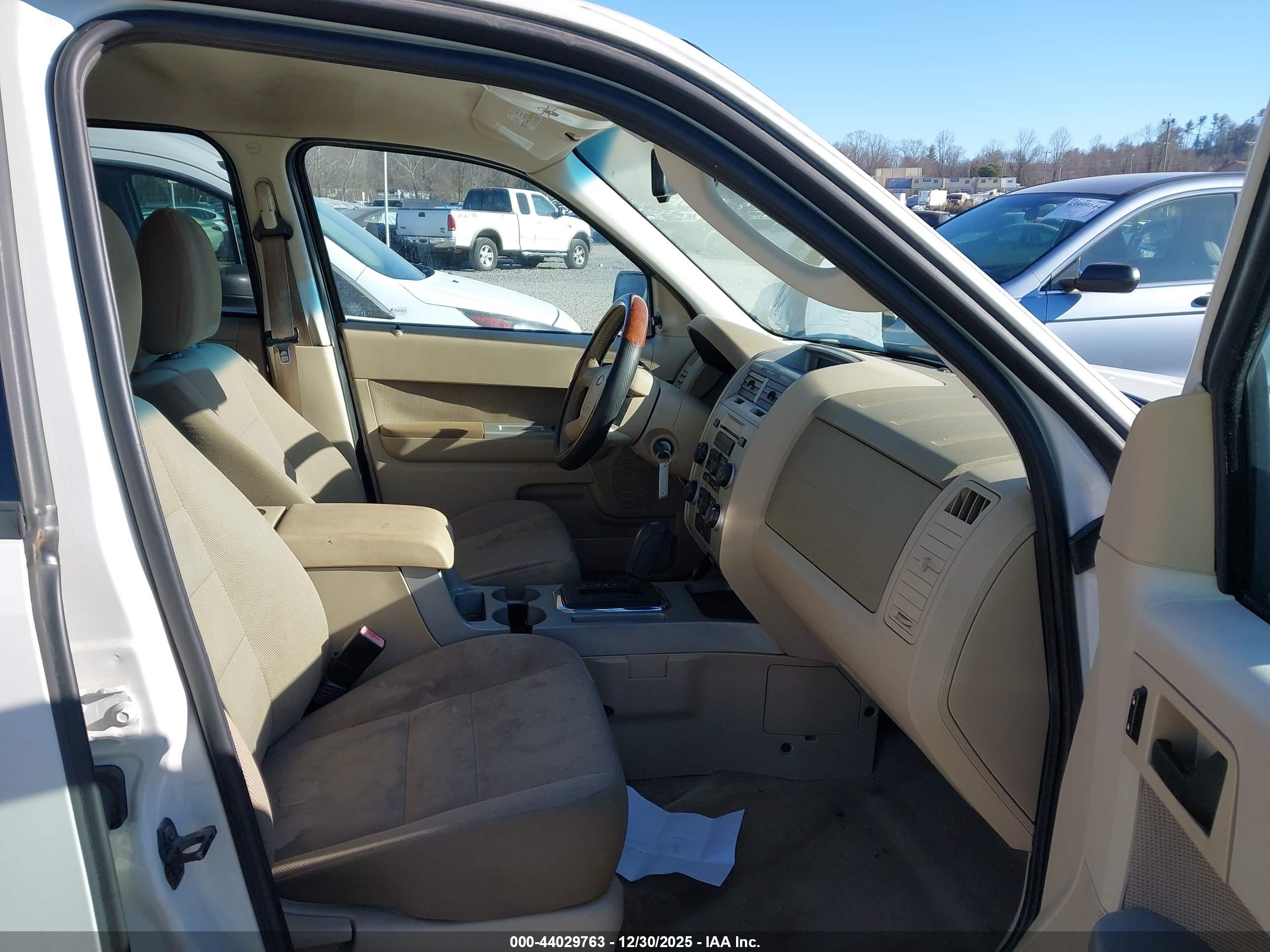 FORD ESCAPE image 5