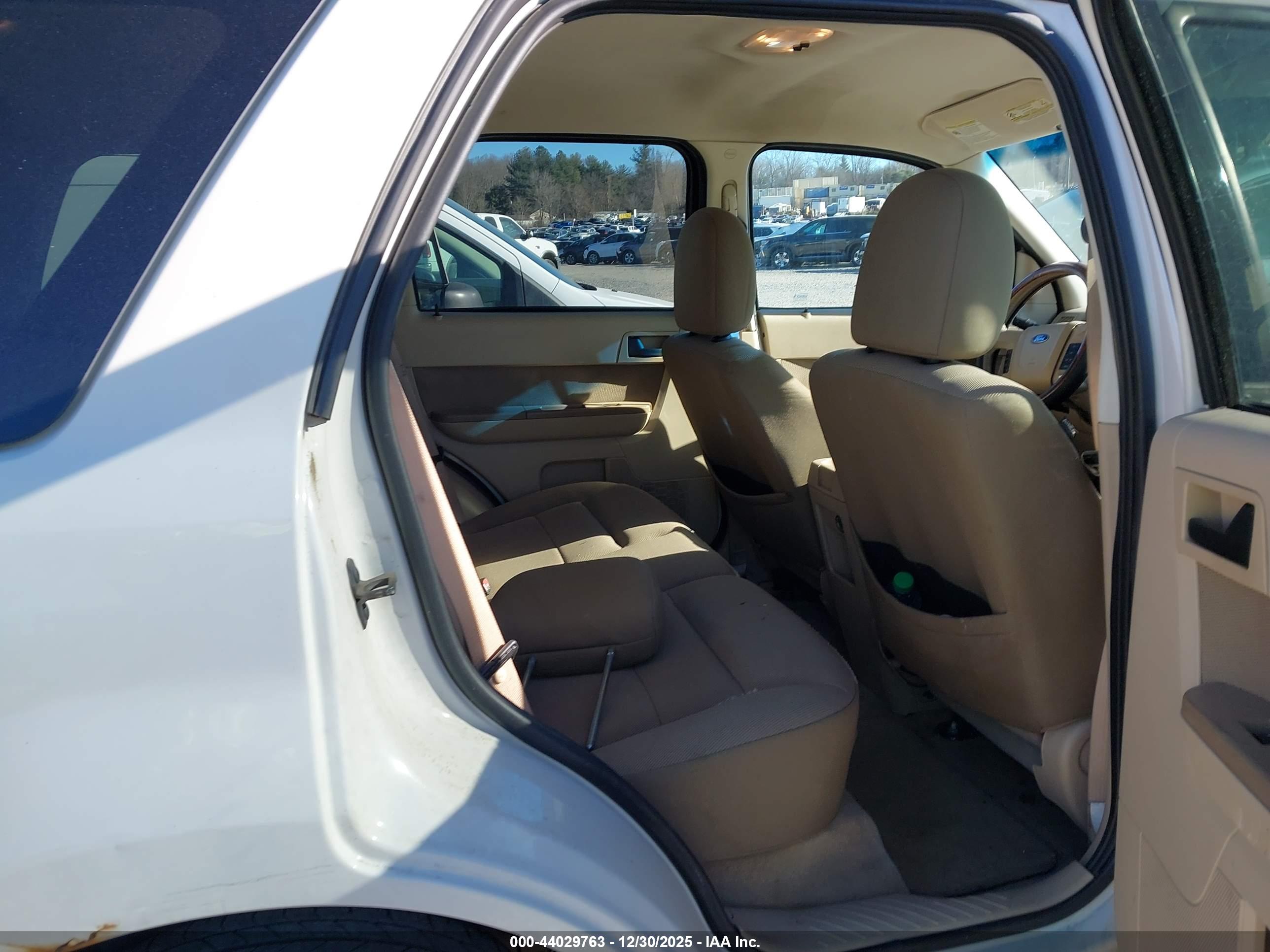 FORD ESCAPE image 8