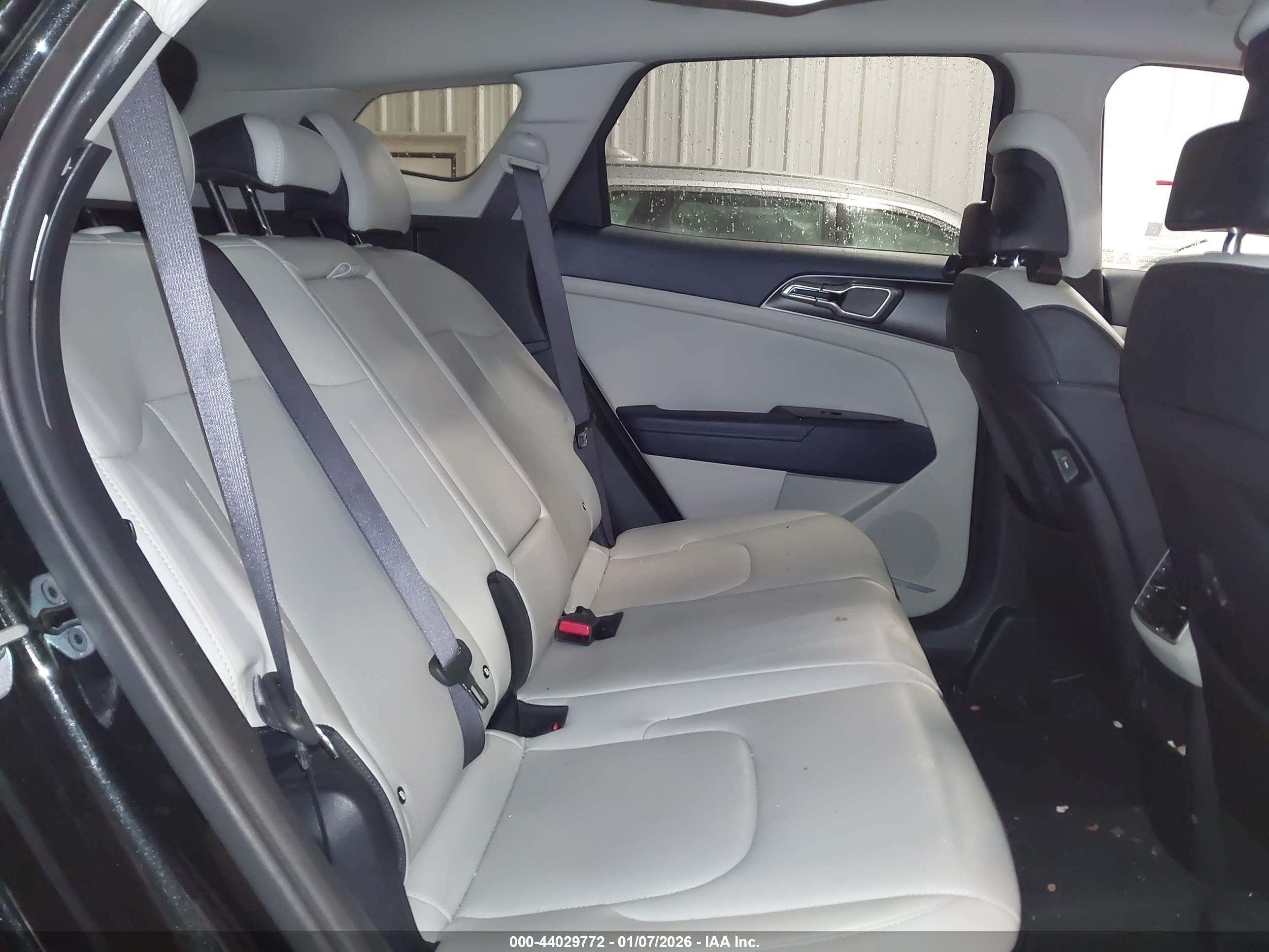 KIA SPORTAGE image 8
