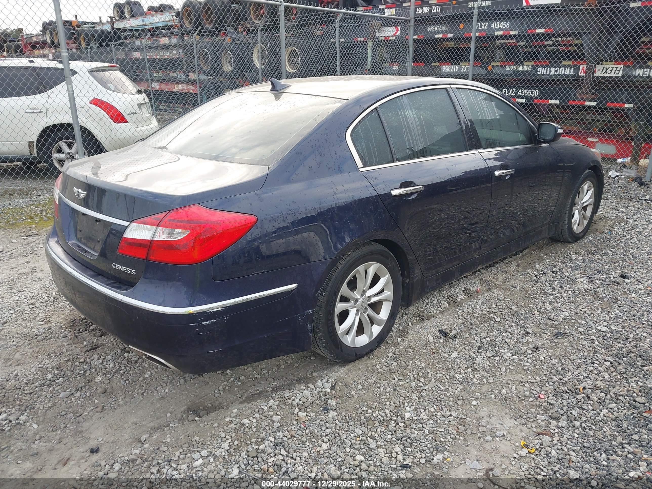 HYUNDAI GENESIS image 4