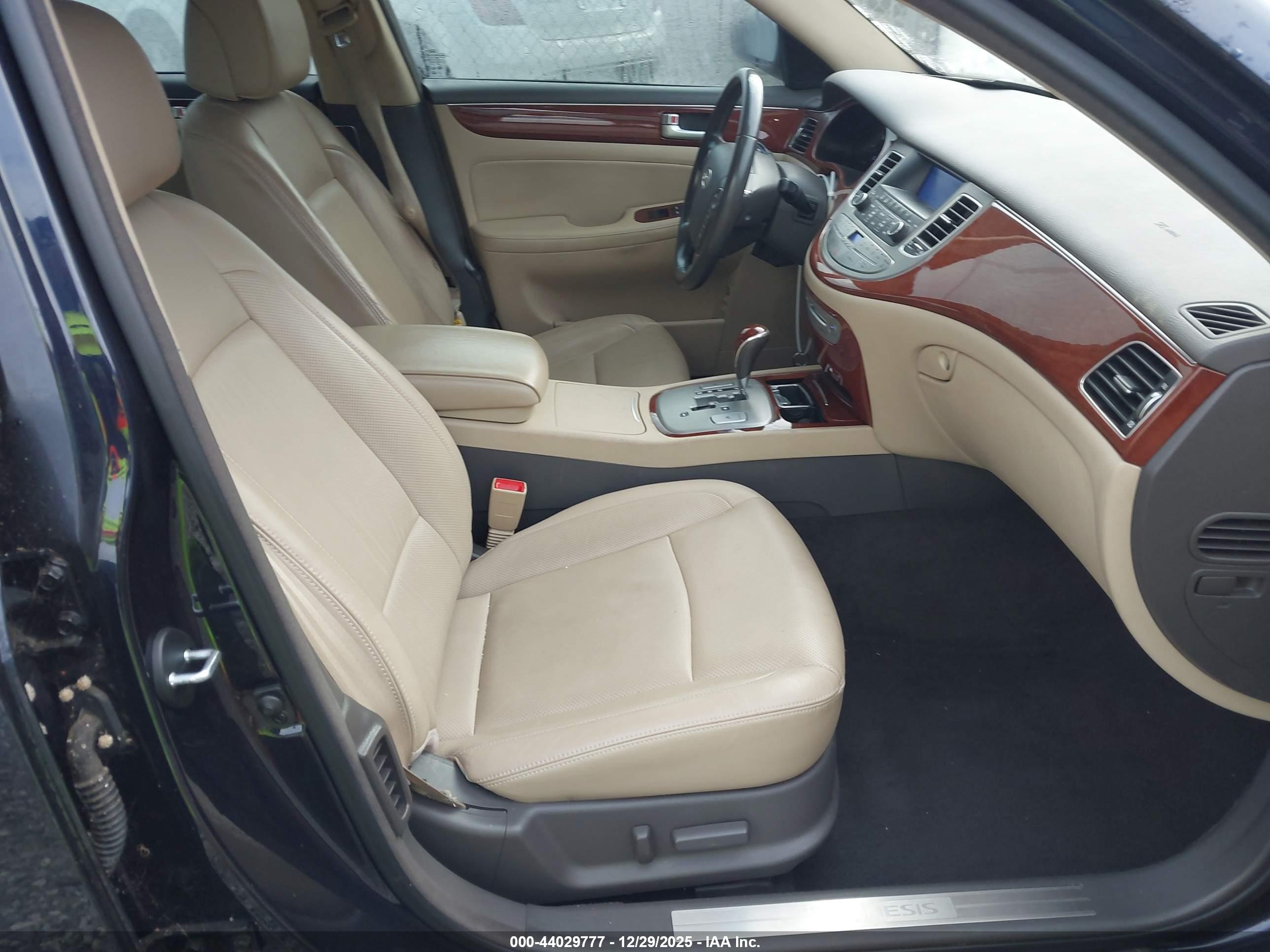 HYUNDAI GENESIS image 5