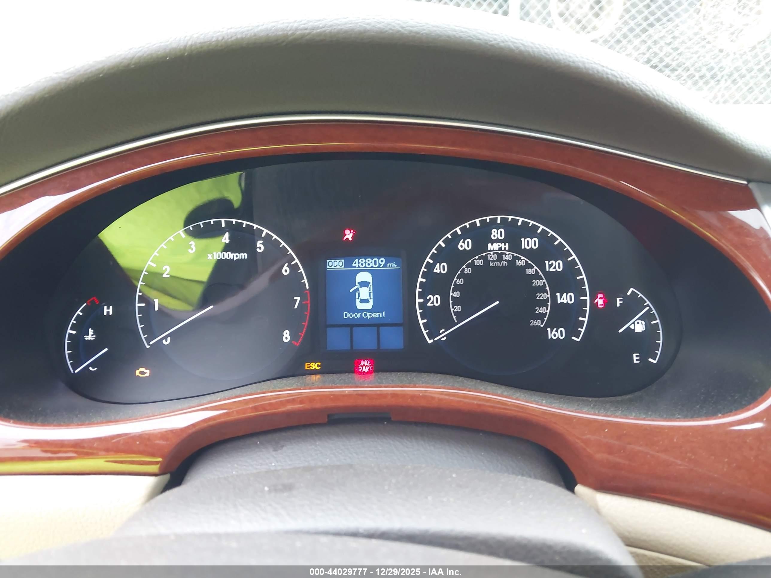 HYUNDAI GENESIS image 7