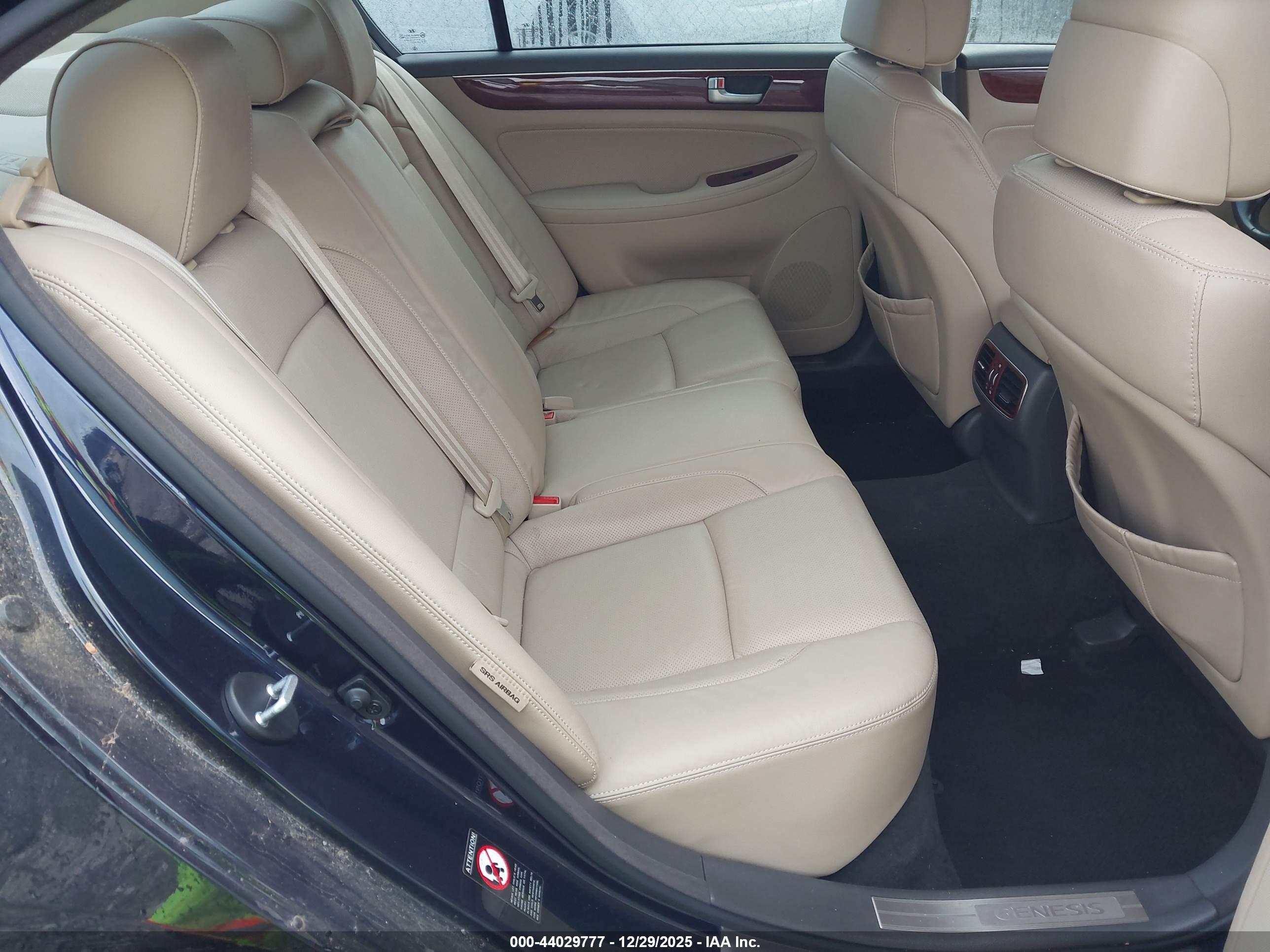 HYUNDAI GENESIS image 8