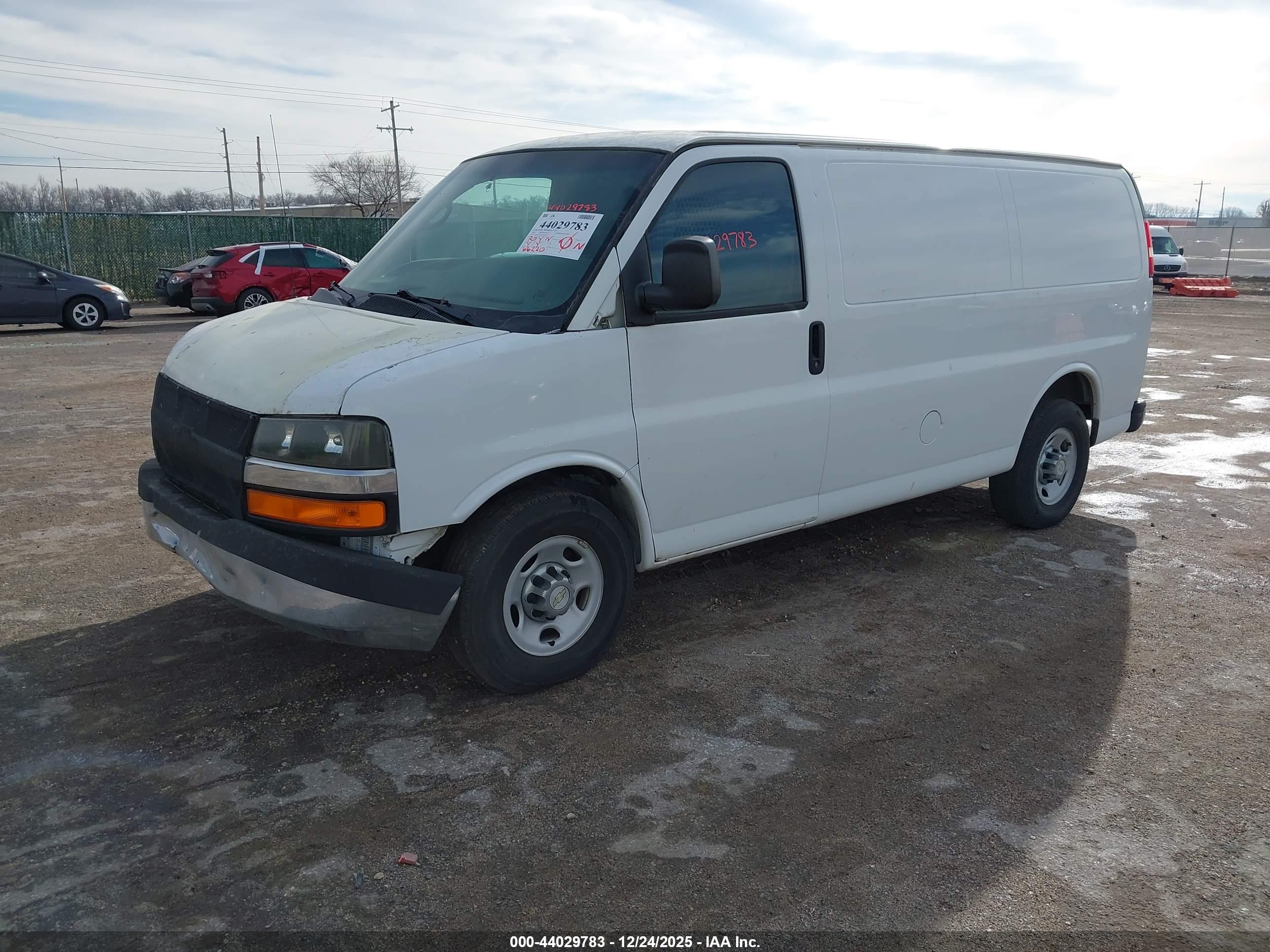 CHEVROLET EXPRESS image 2