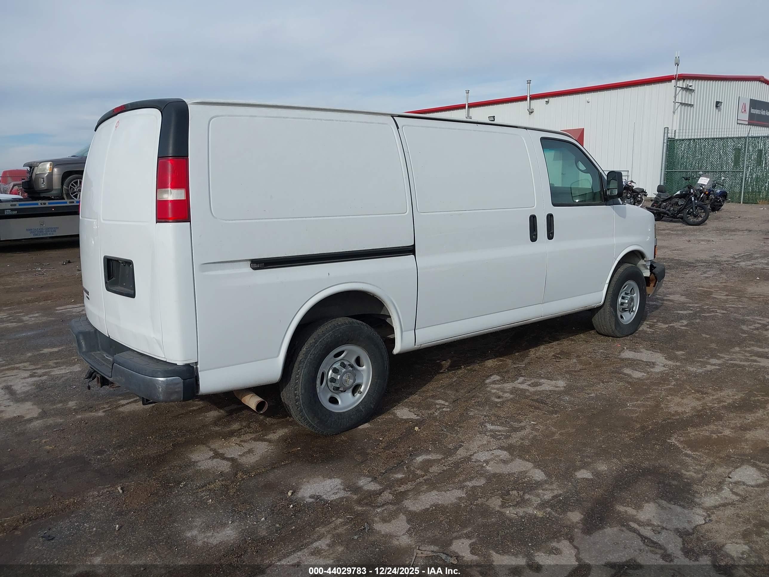 CHEVROLET EXPRESS image 4