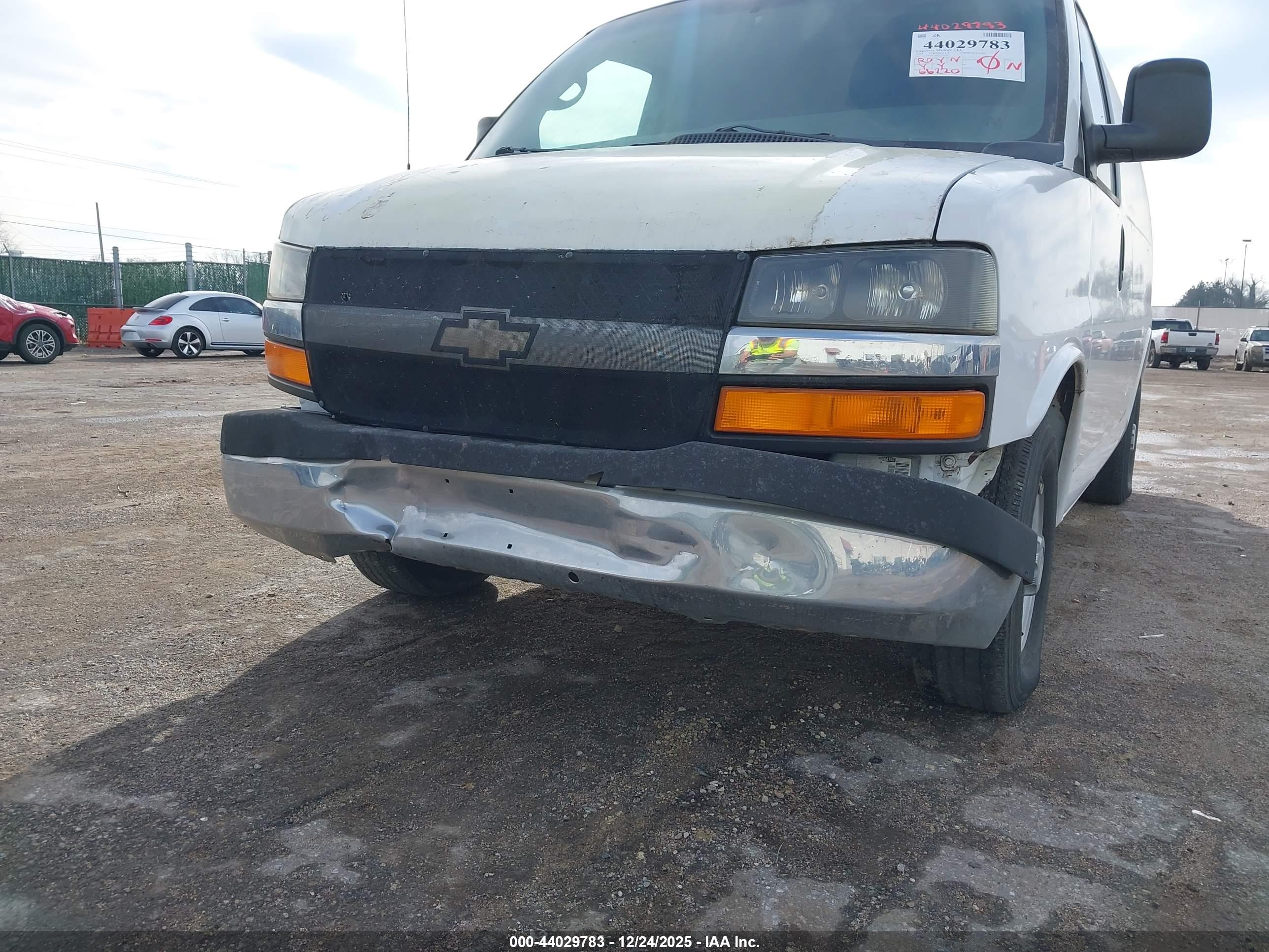 CHEVROLET EXPRESS image 6