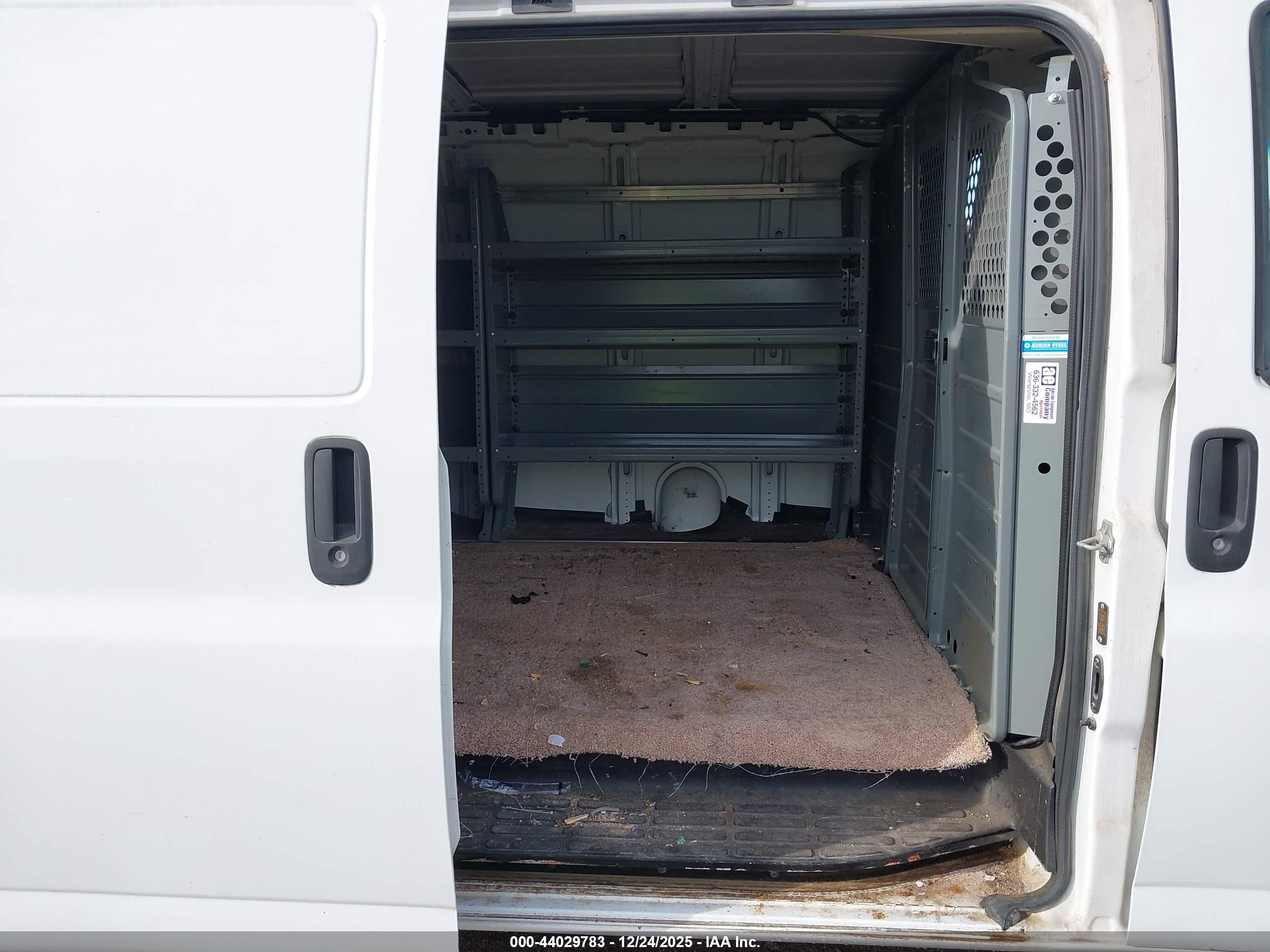 CHEVROLET EXPRESS image 8