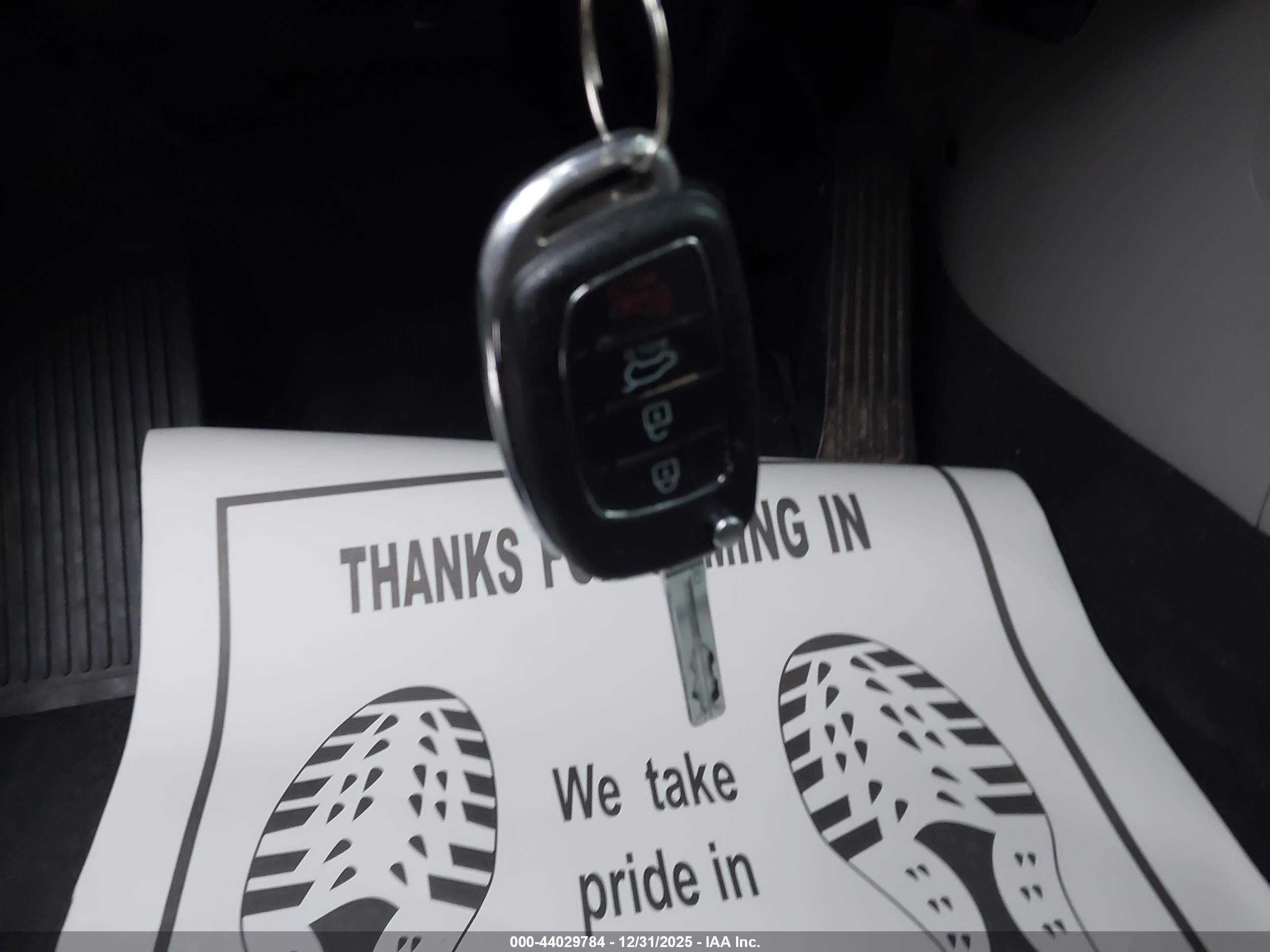 HYUNDAI TUCSON image 11