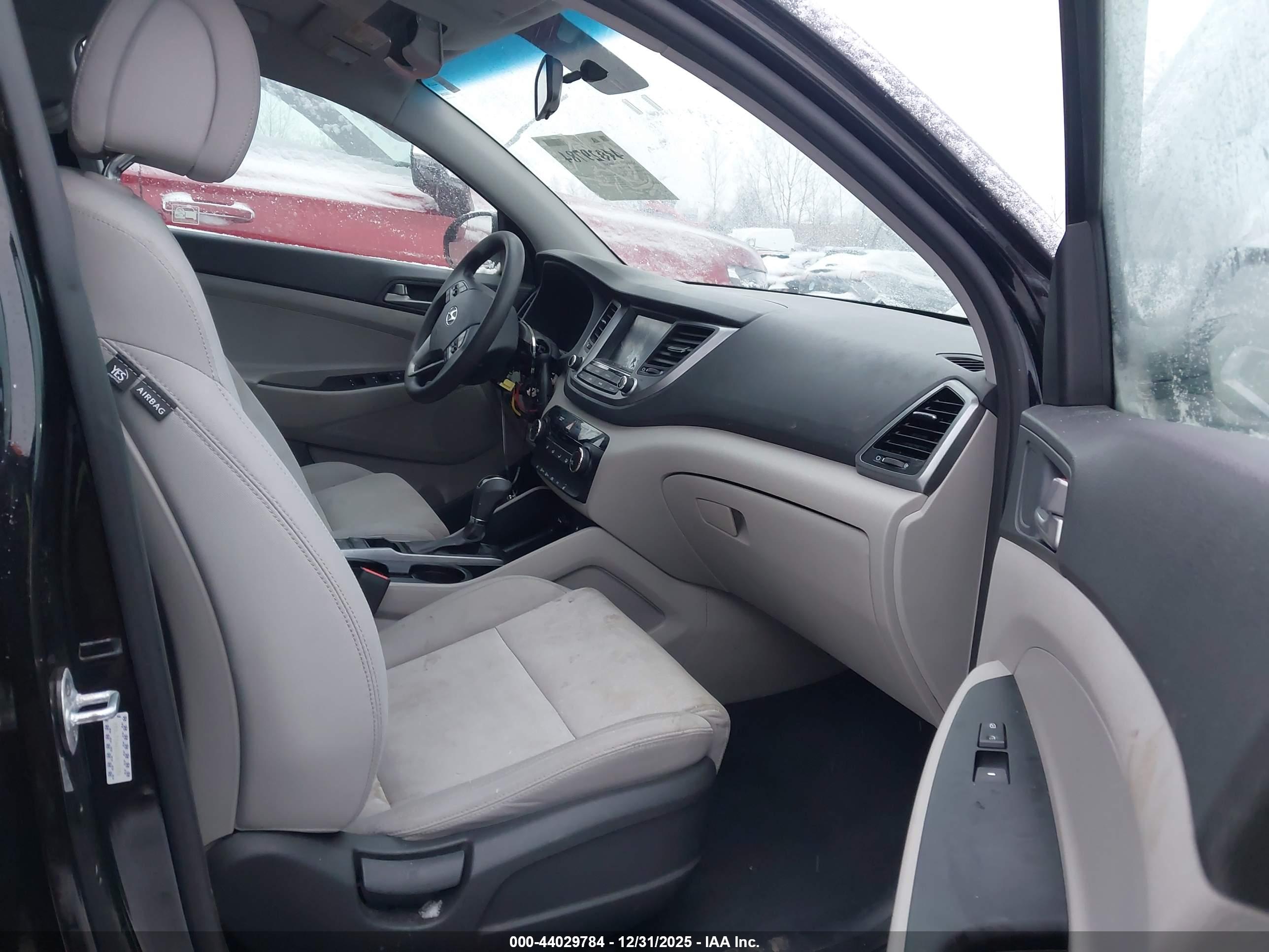 HYUNDAI TUCSON image 5
