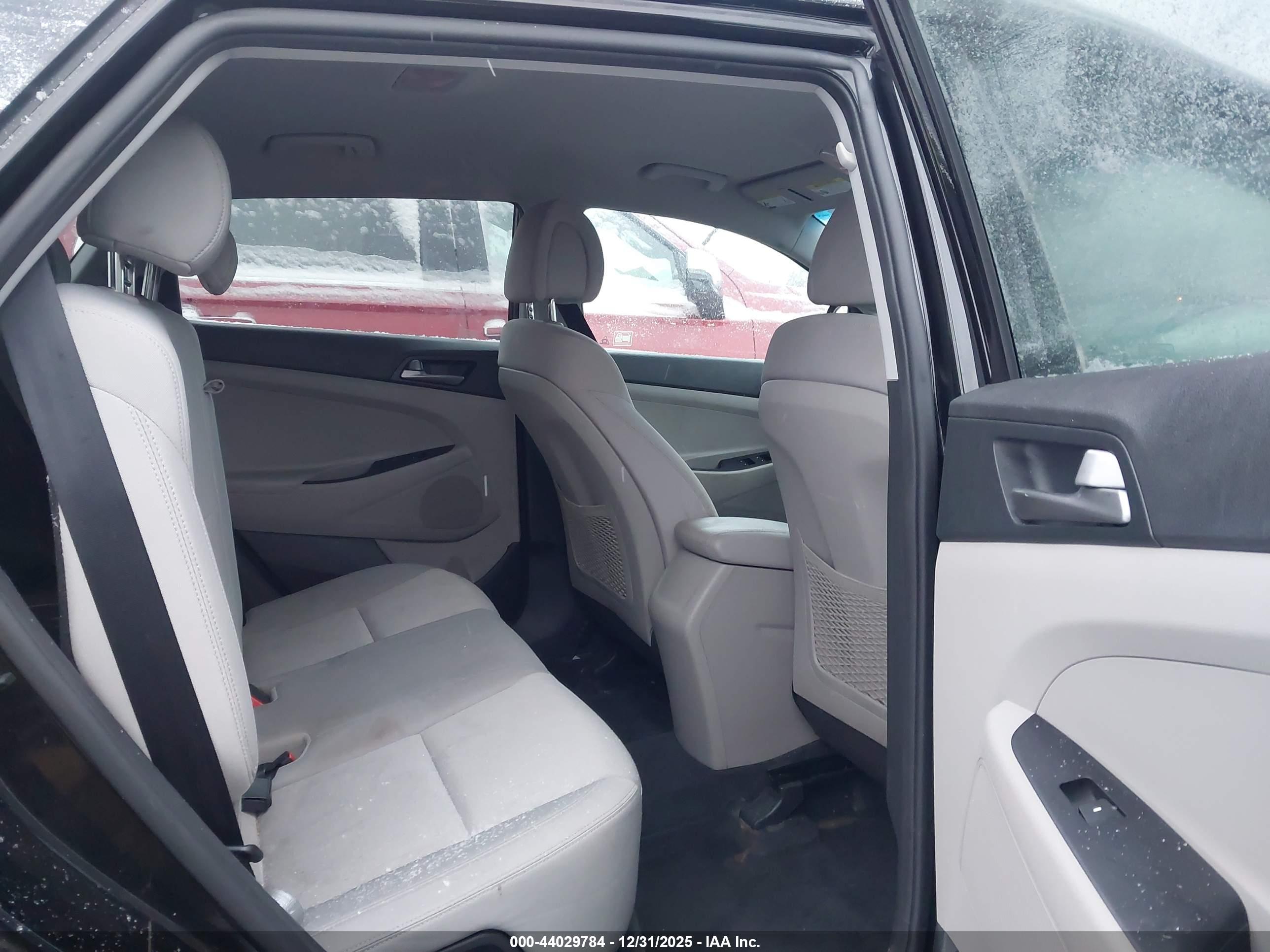 HYUNDAI TUCSON image 8