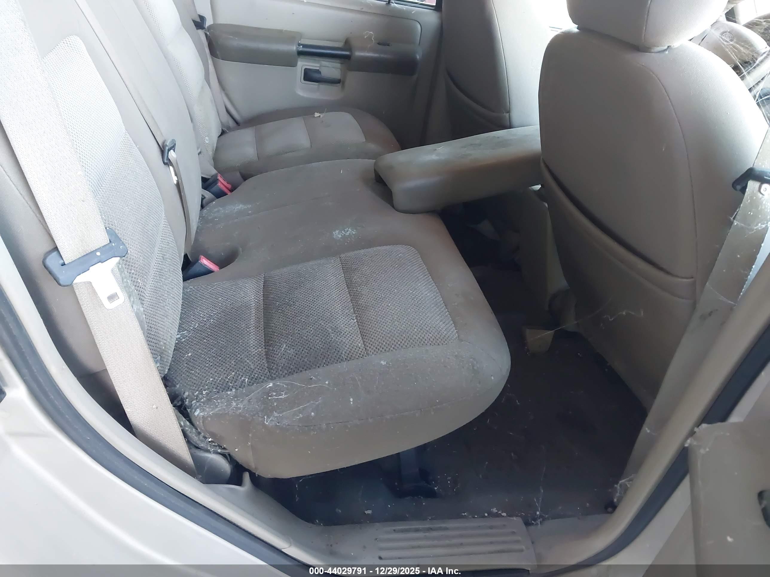 FORD EXPLORER image 8