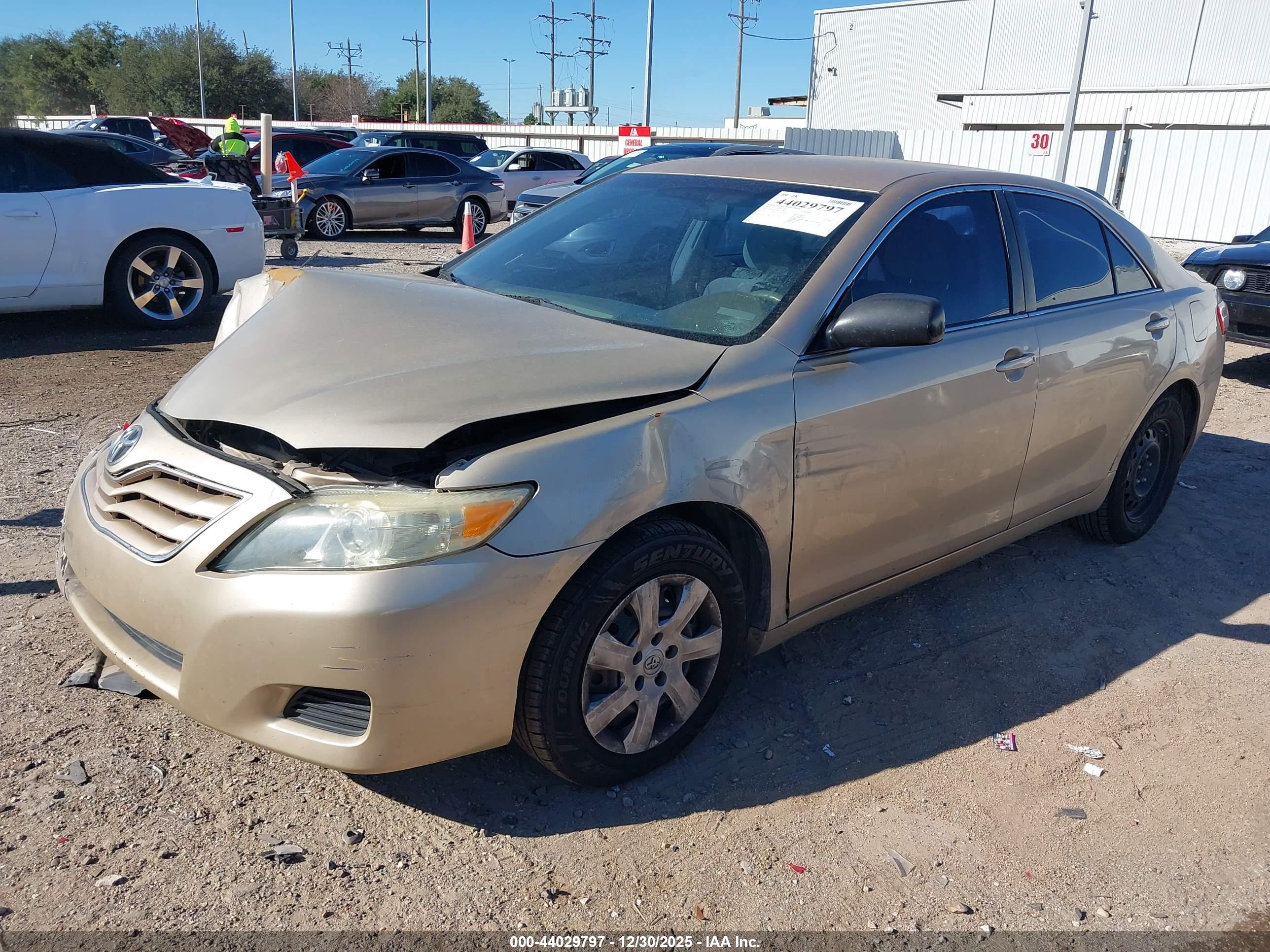 TOYOTA CAMRY image 2