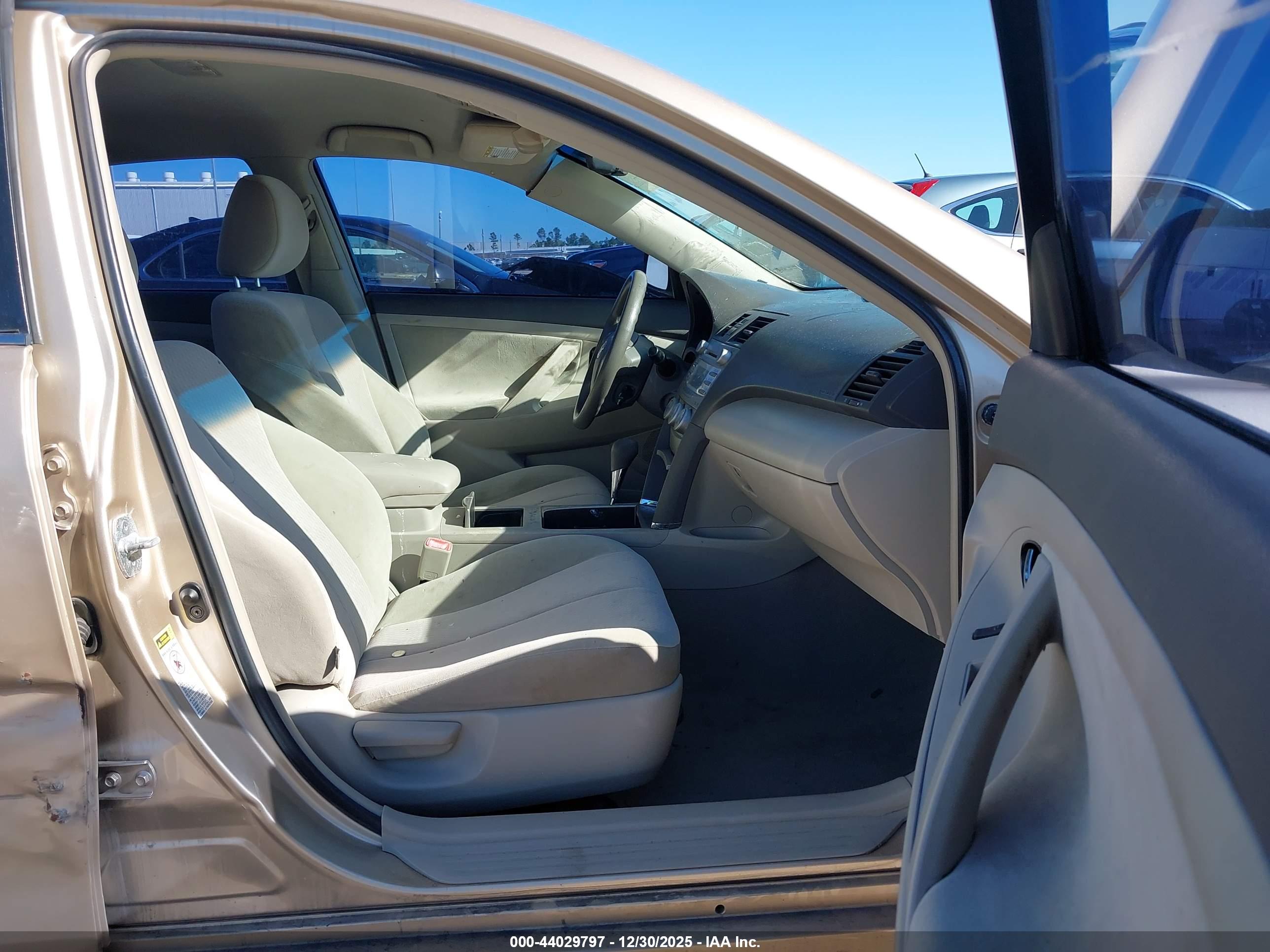 TOYOTA CAMRY image 5