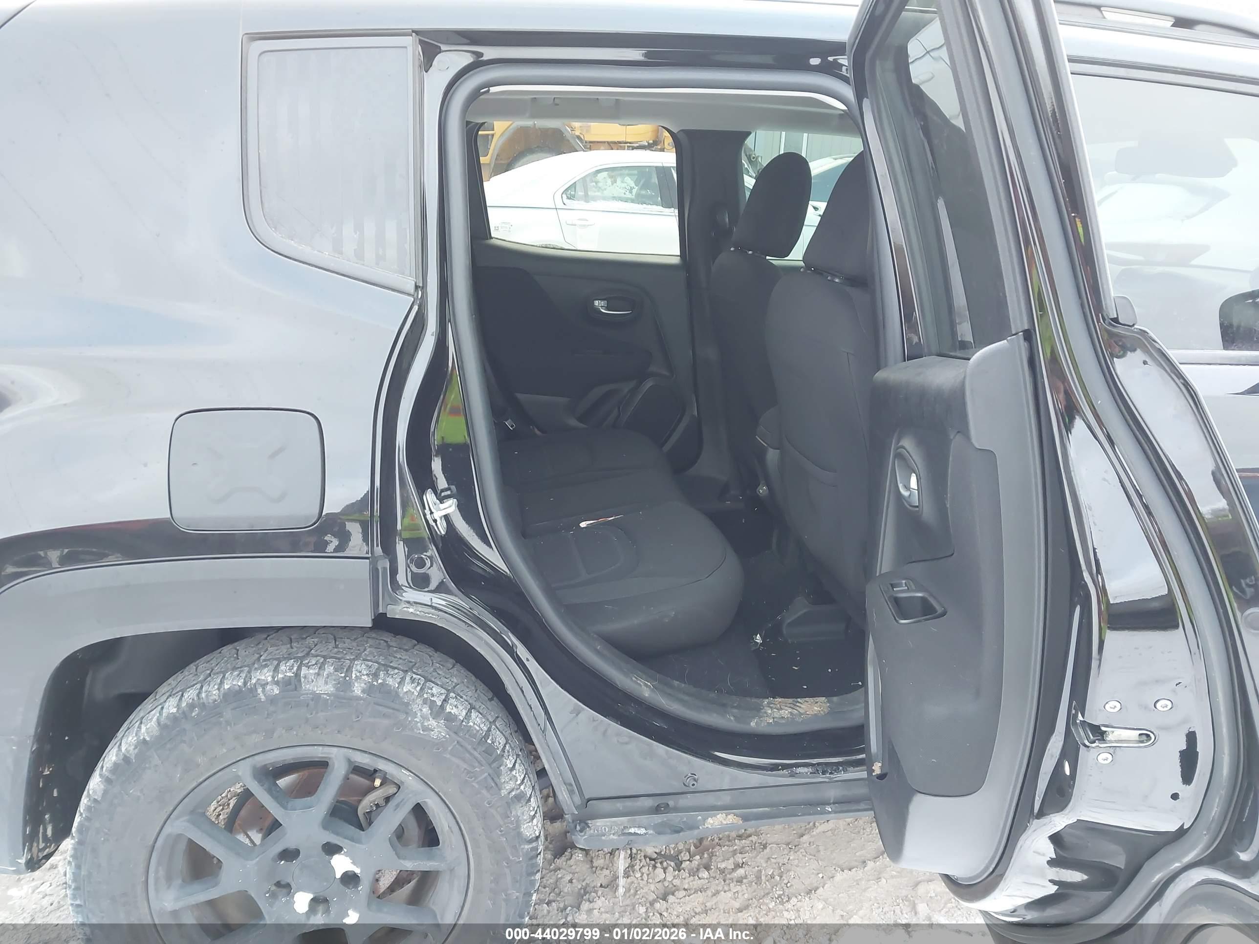 JEEP RENEGADE image 8