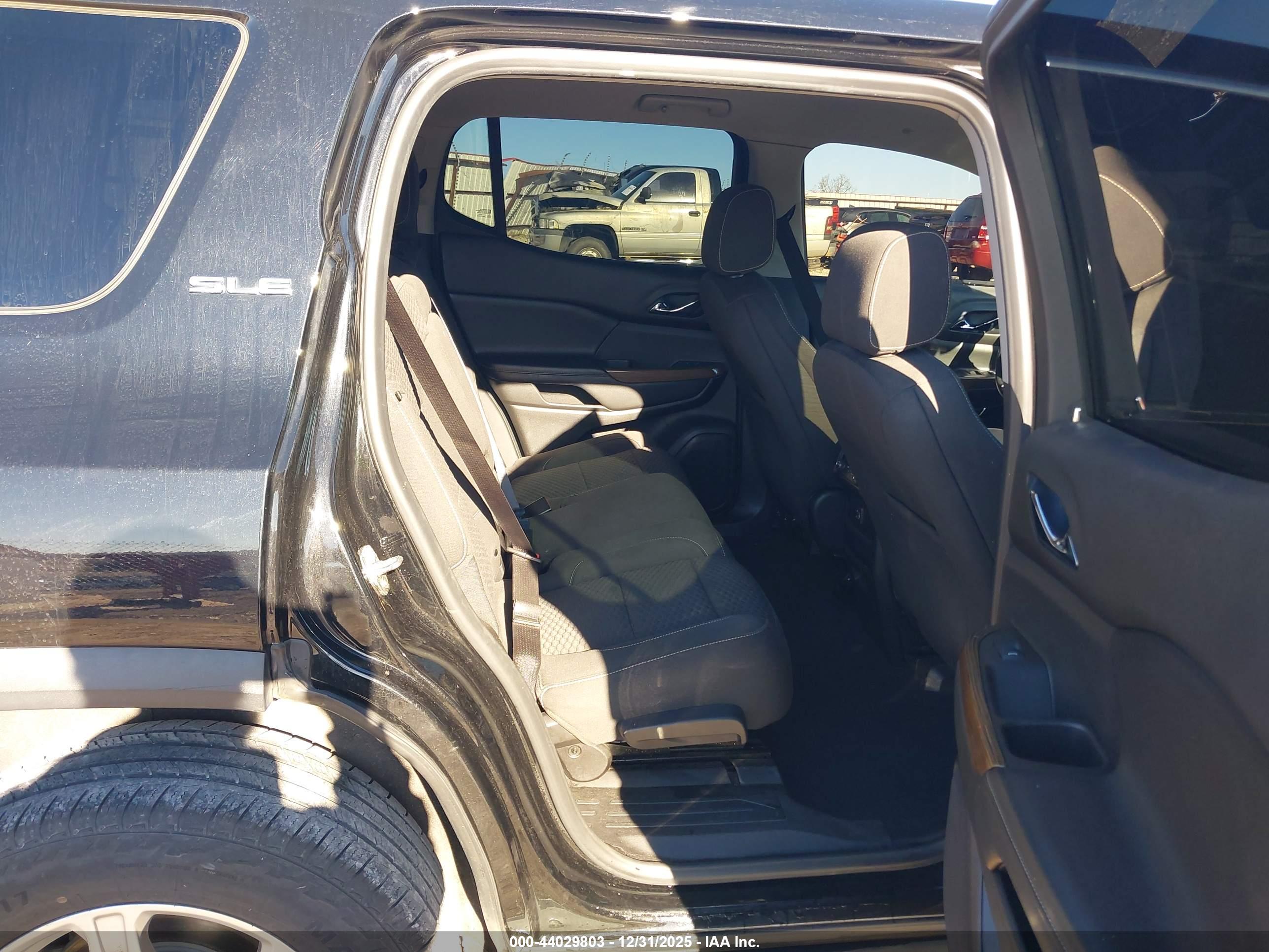 GMC ACADIA image 8