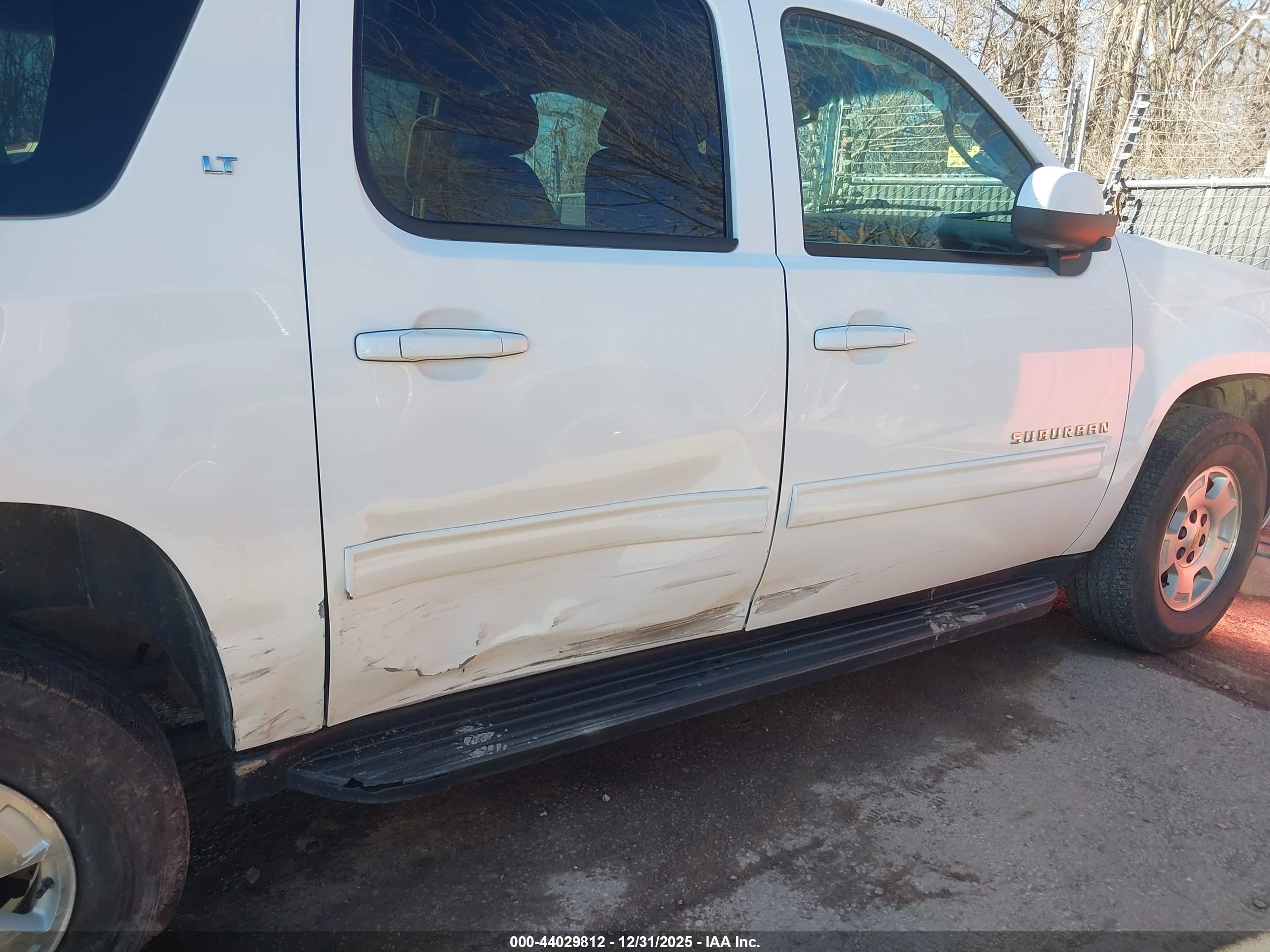 CHEVROLET SUBURBAN image 6