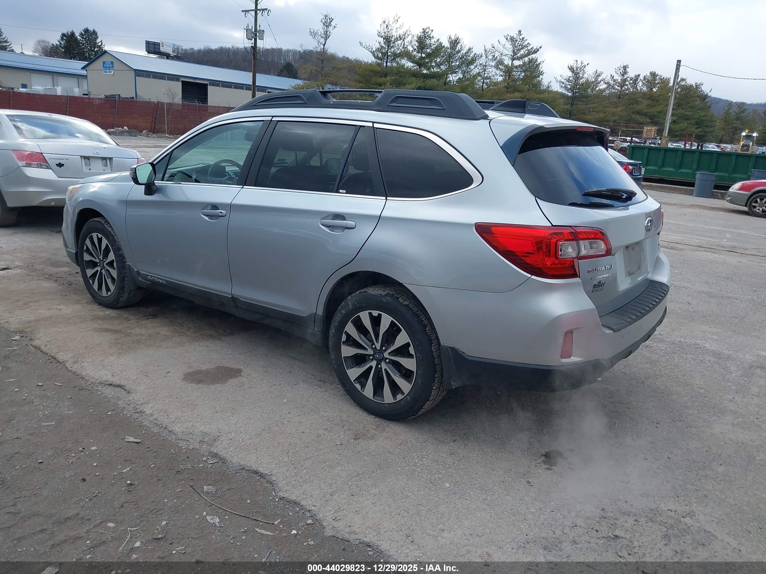 SUBARU OUTBACK image 3