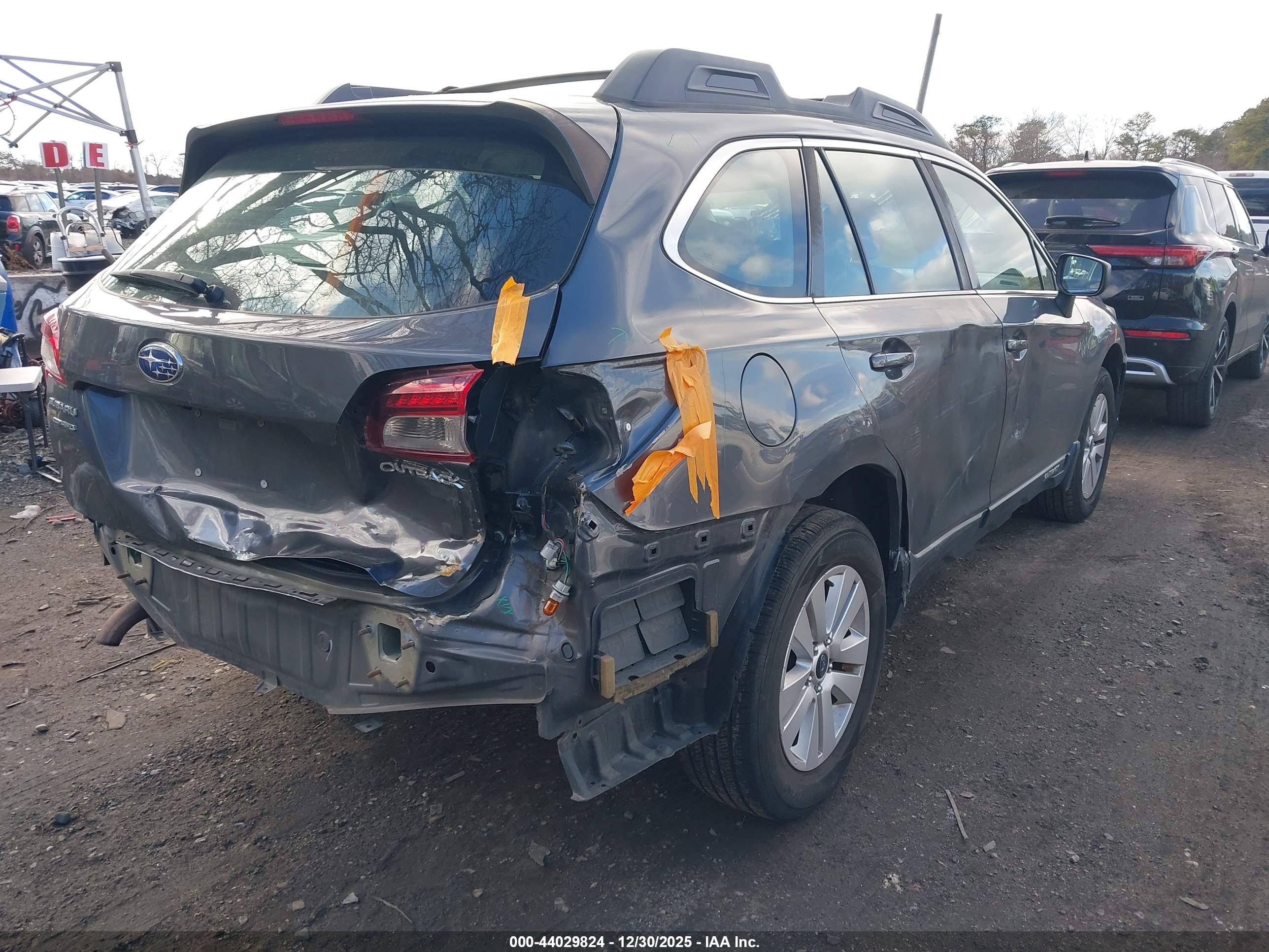 SUBARU OUTBACK image 4