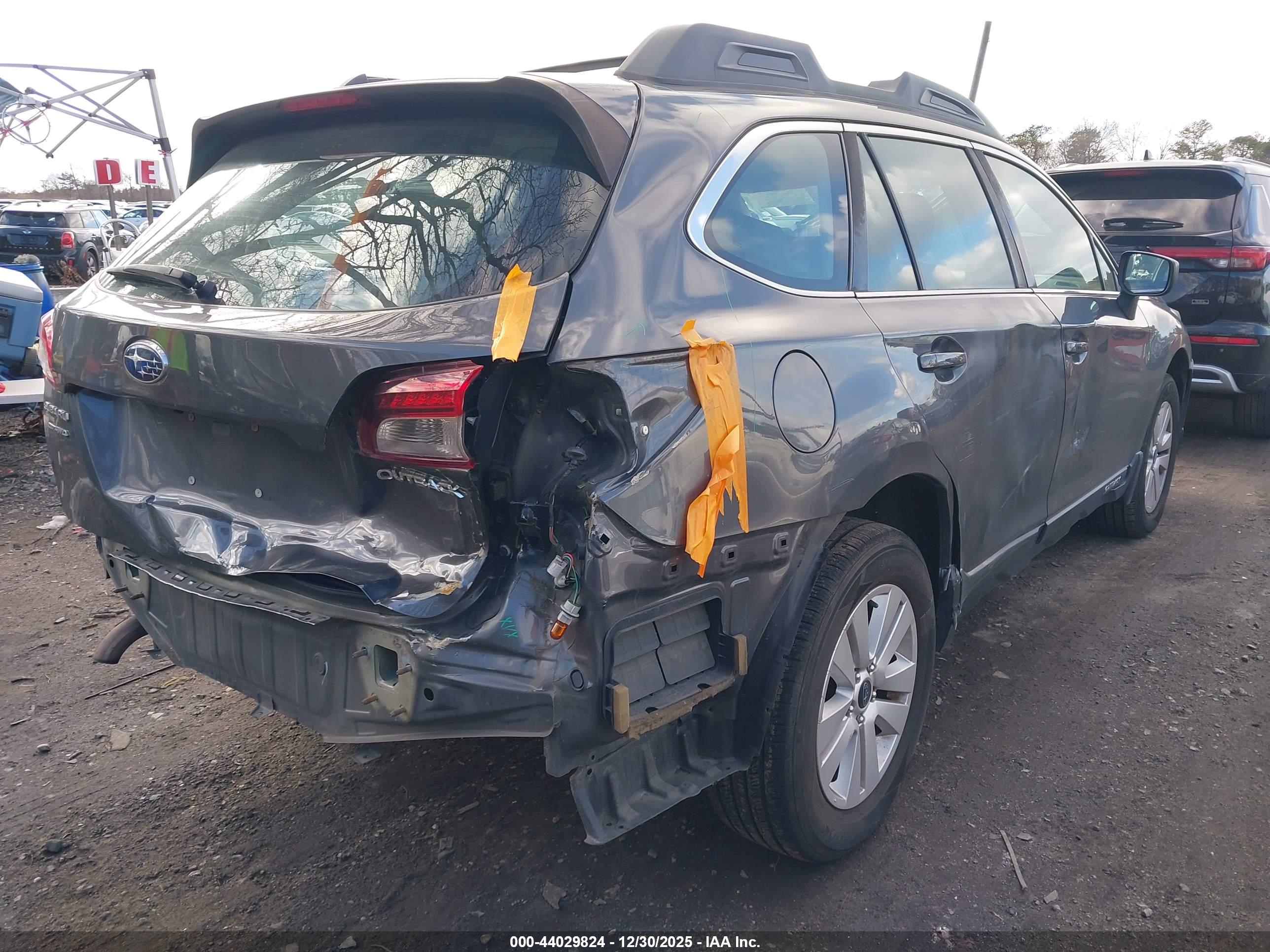 SUBARU OUTBACK image 6