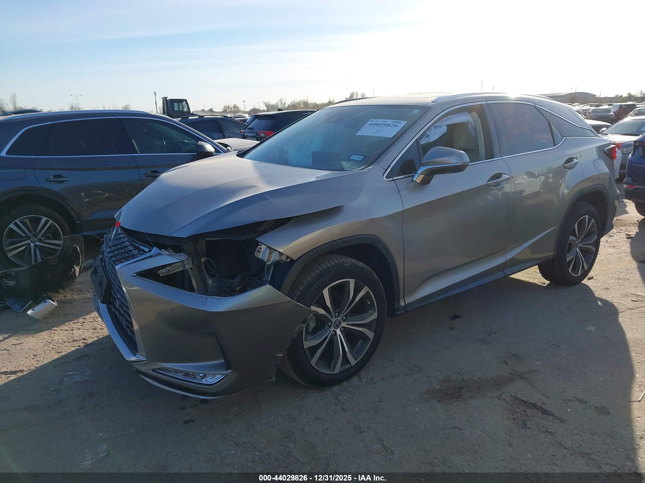 LEXUS RX image 2