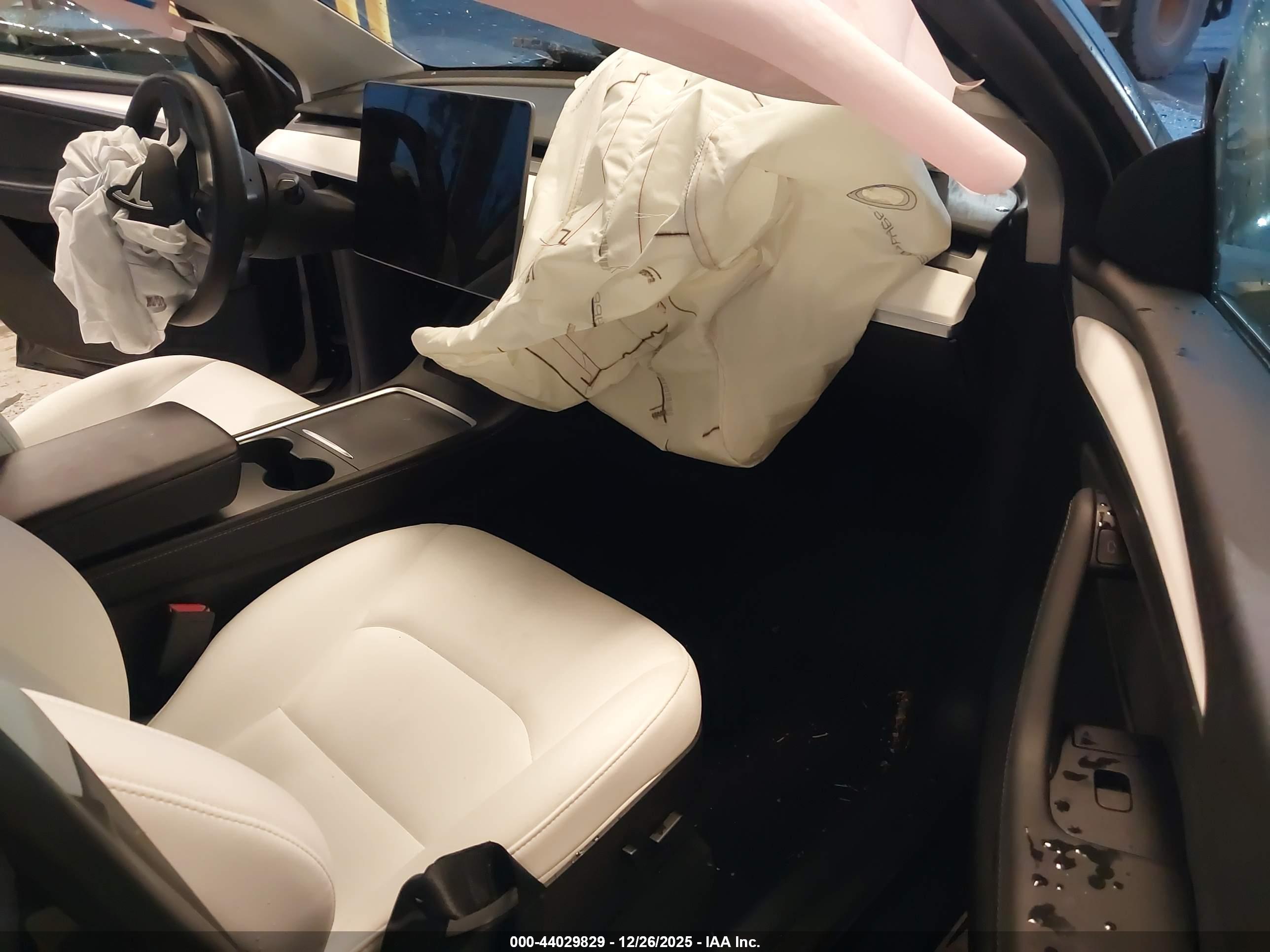 TESLA MODEL image 5