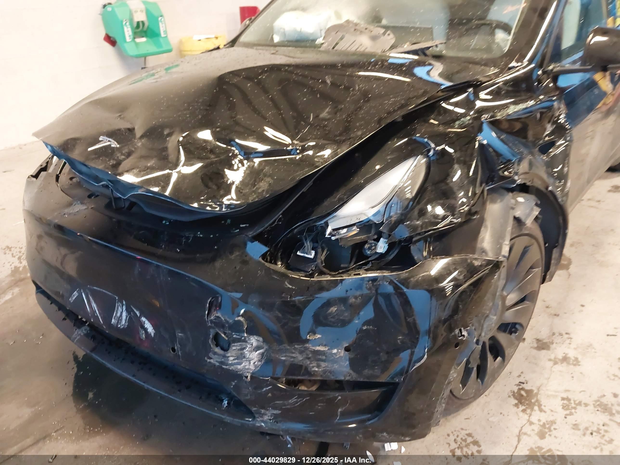 TESLA MODEL image 6