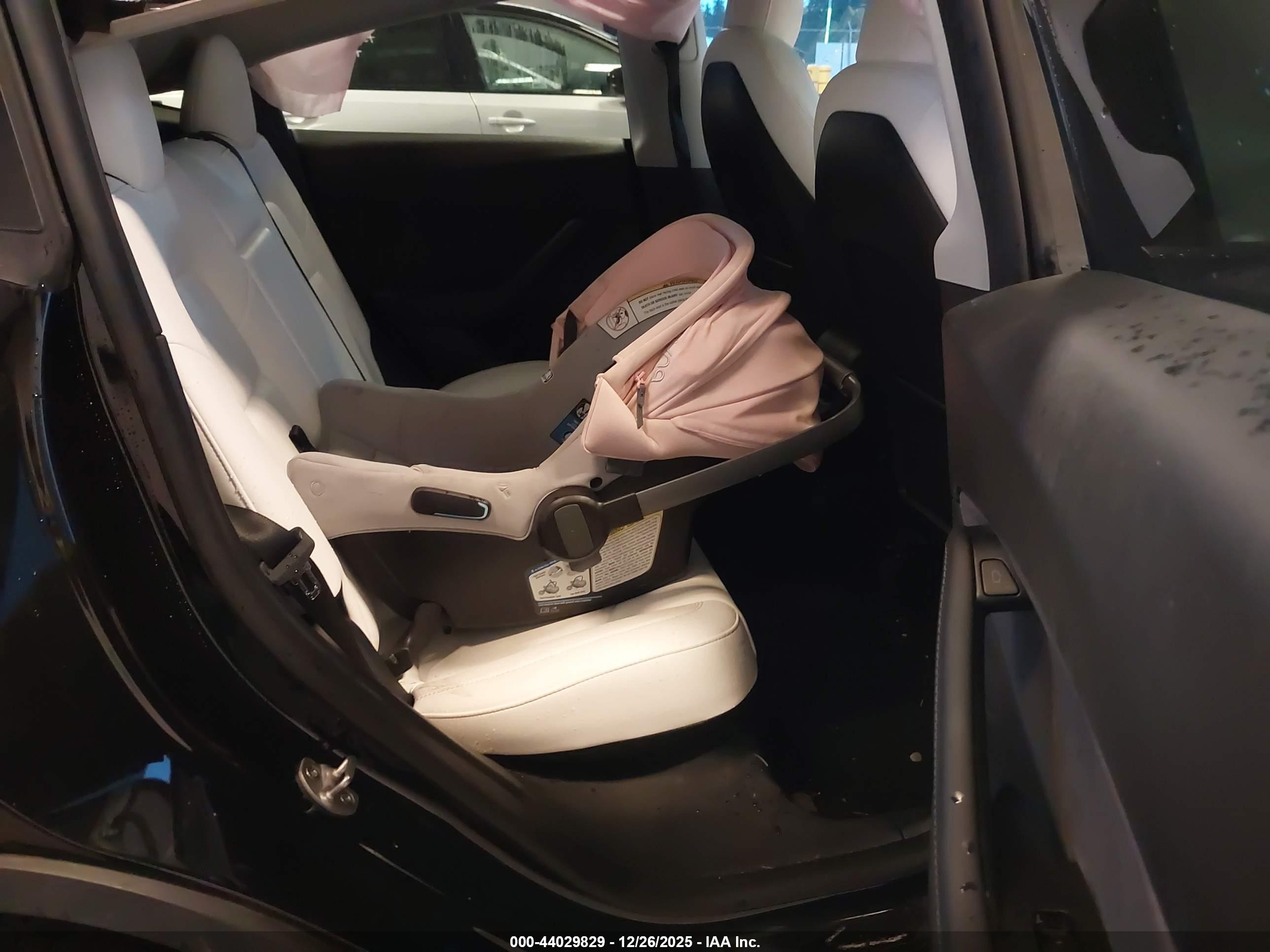 TESLA MODEL image 8