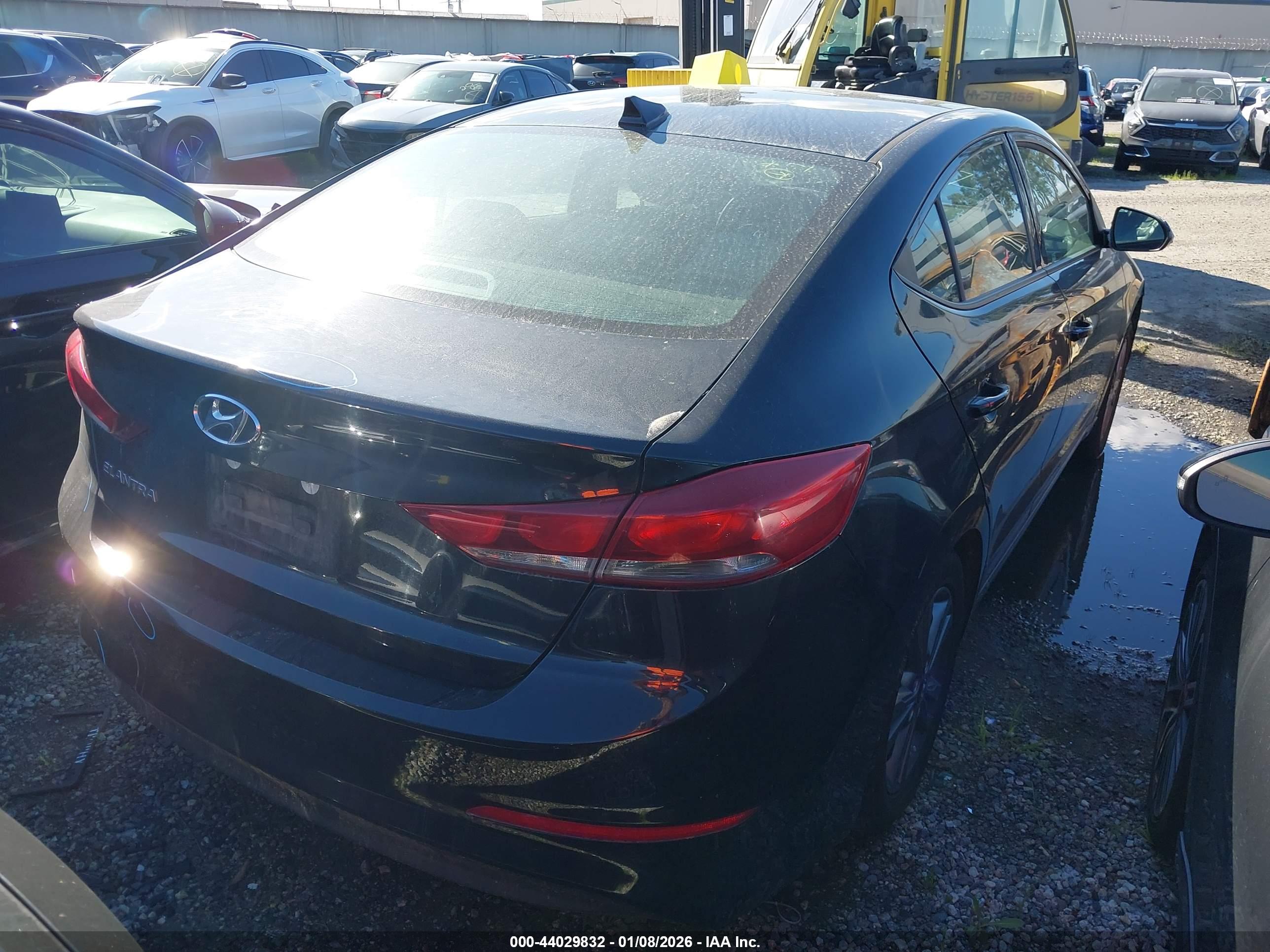 HYUNDAI ELANTRA image 4