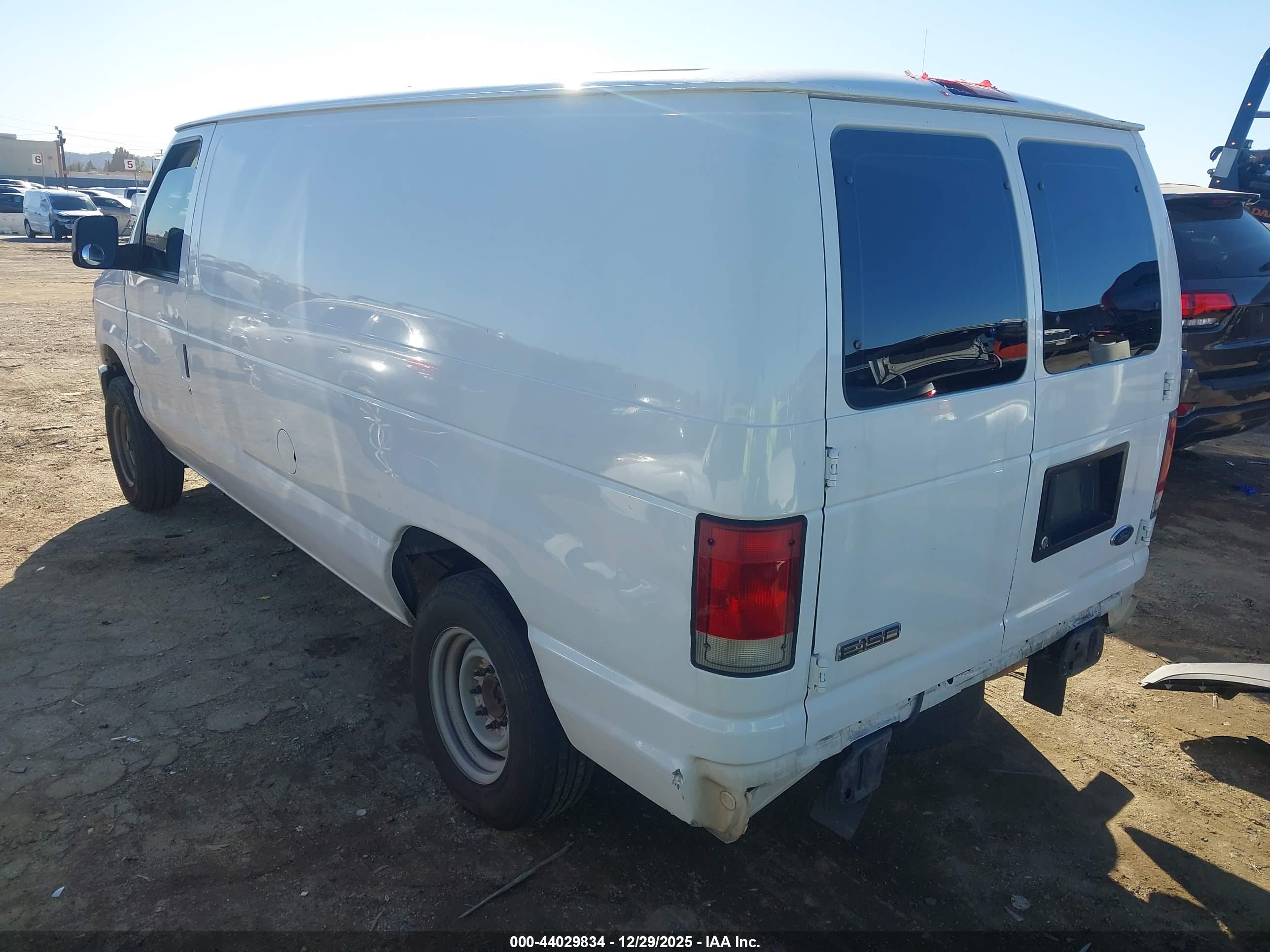 FORD E-150 image 3