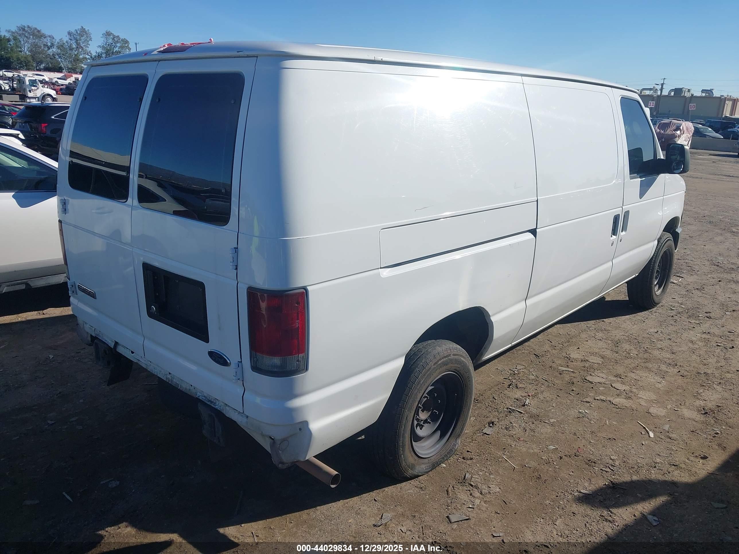 FORD E-150 image 4