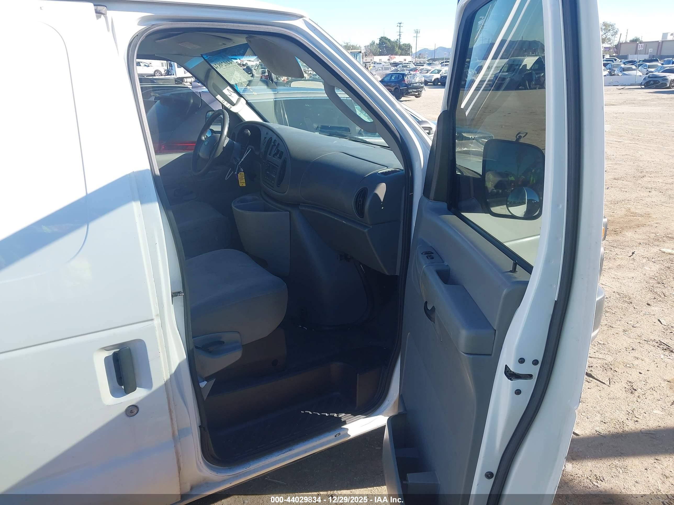 FORD E-150 image 5