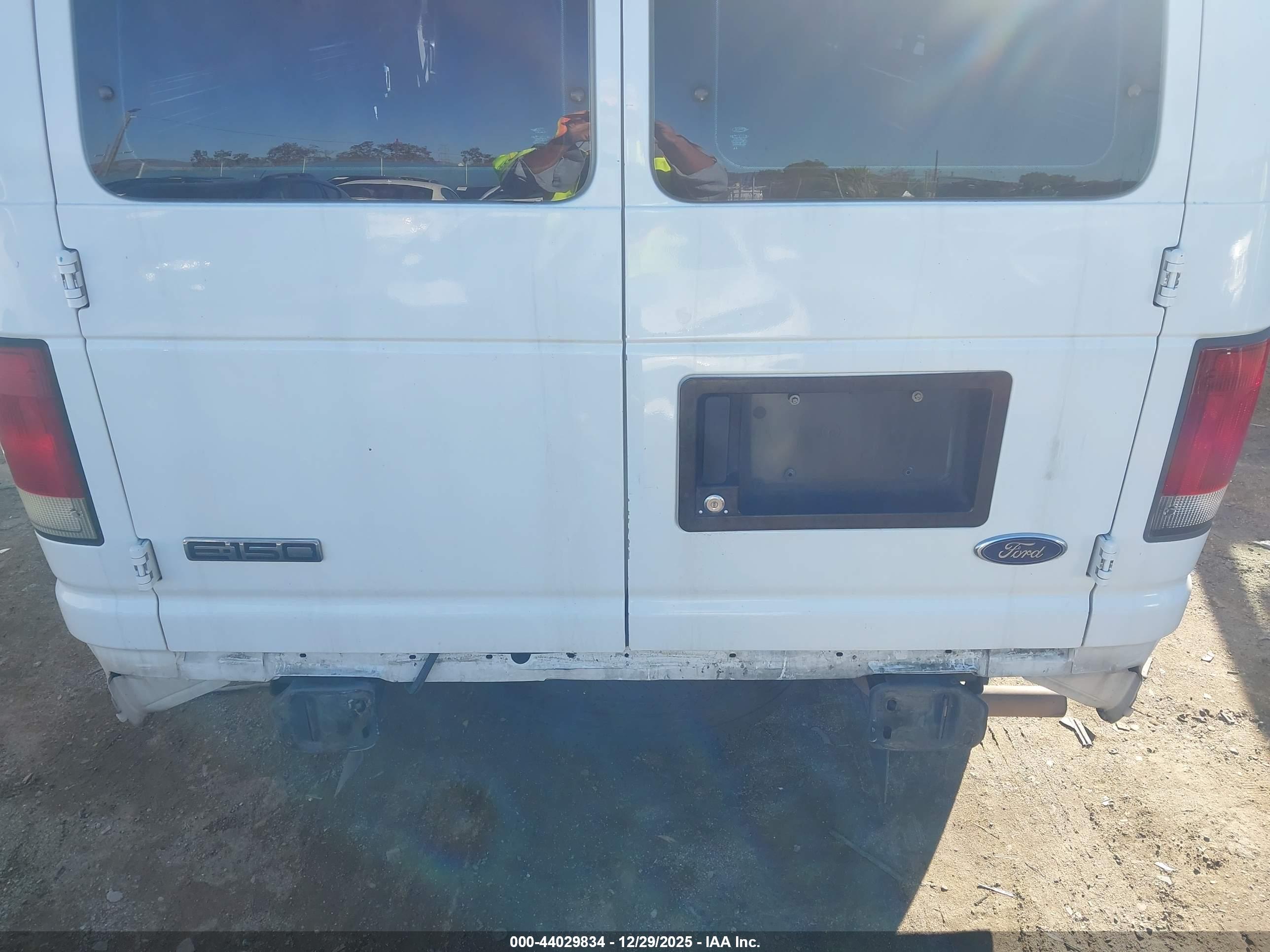 FORD E-150 image 6