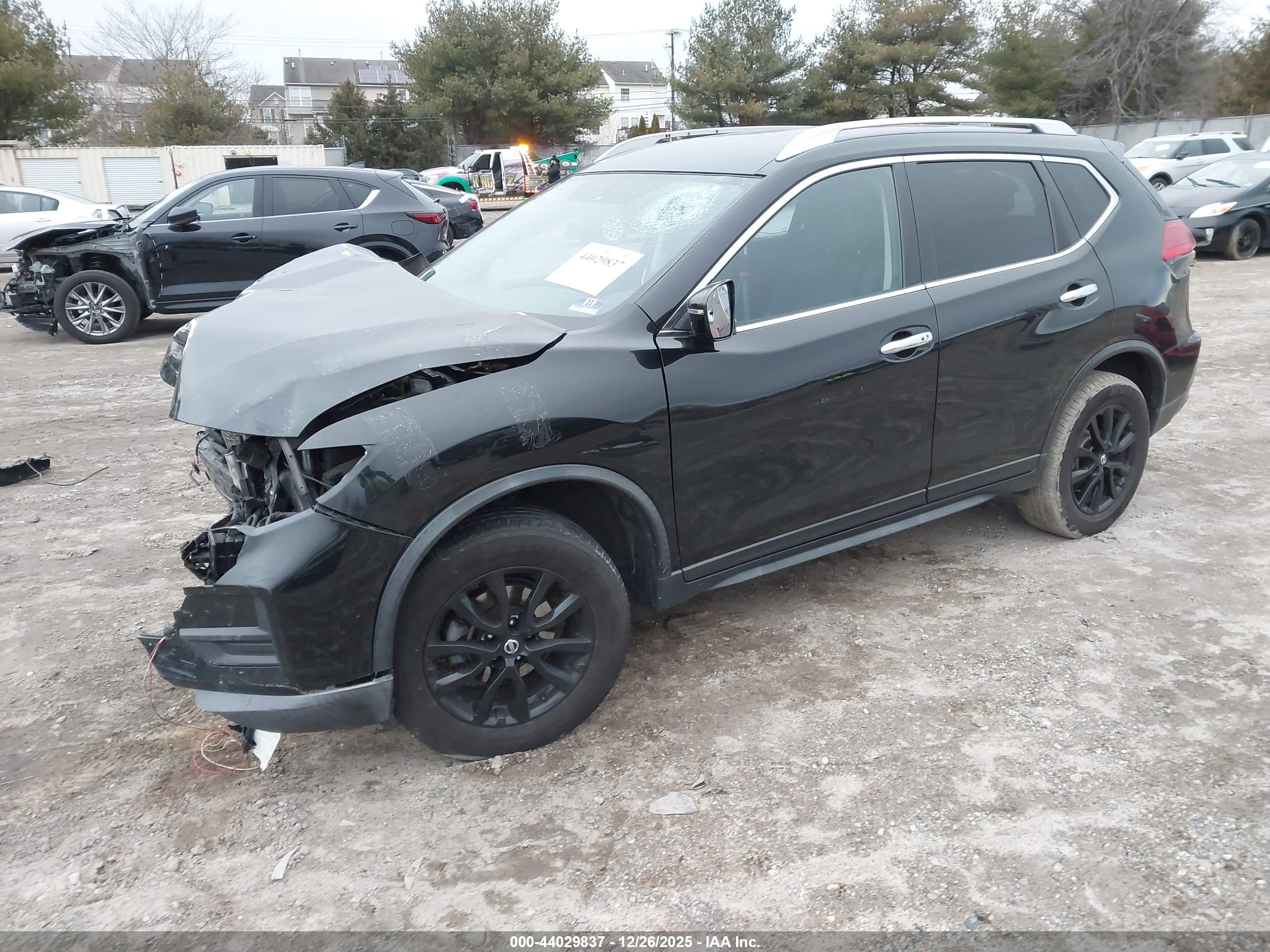 NISSAN ROGUE image 2