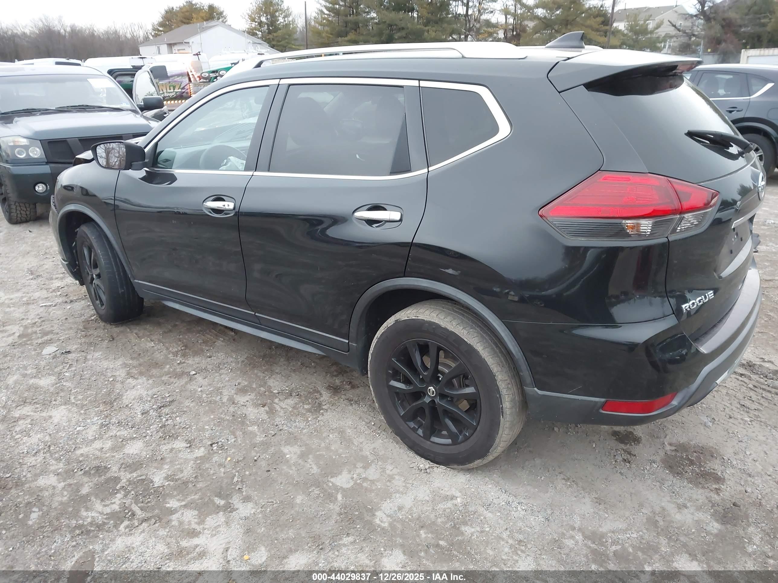 NISSAN ROGUE image 3