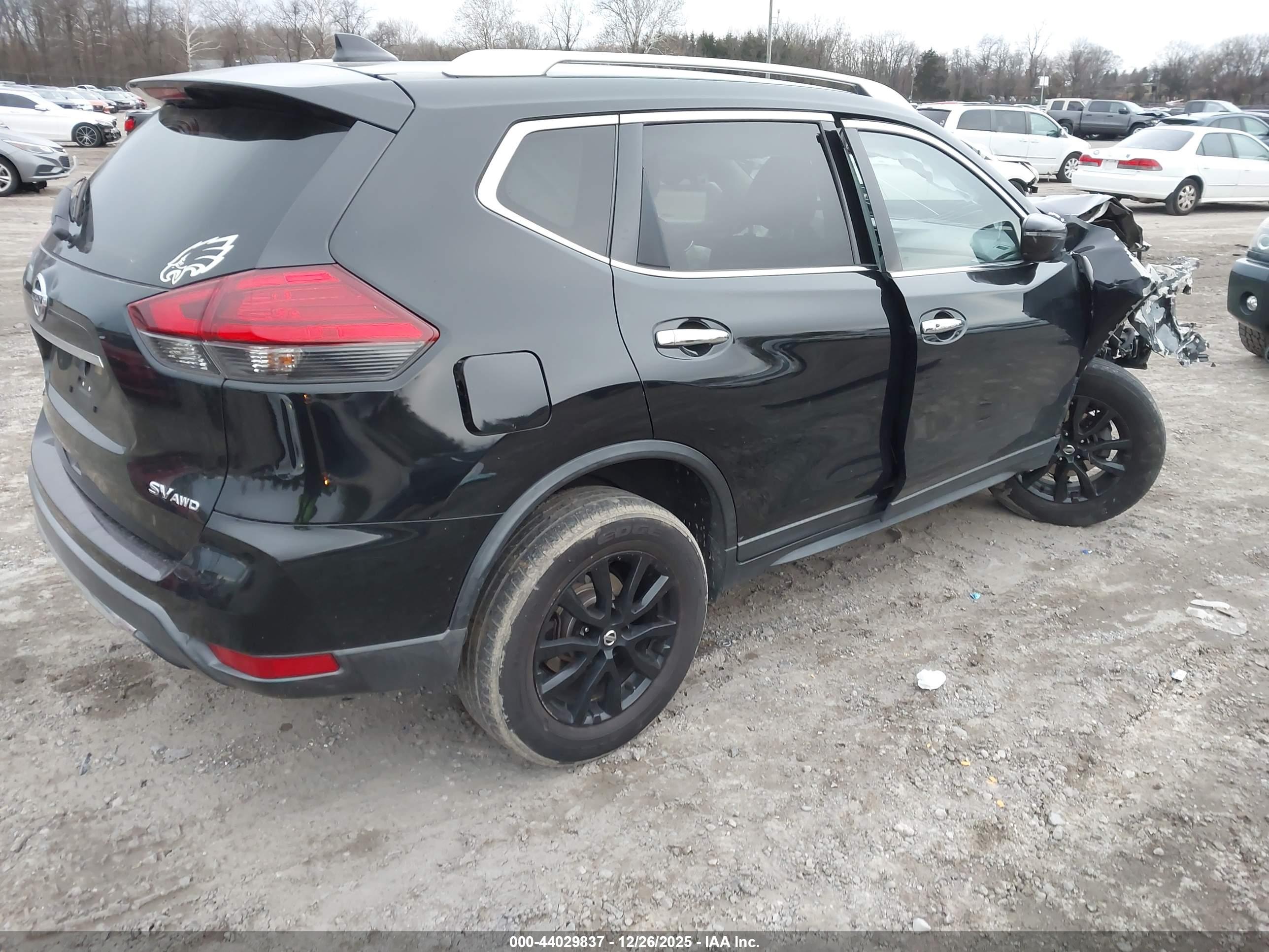 NISSAN ROGUE image 4