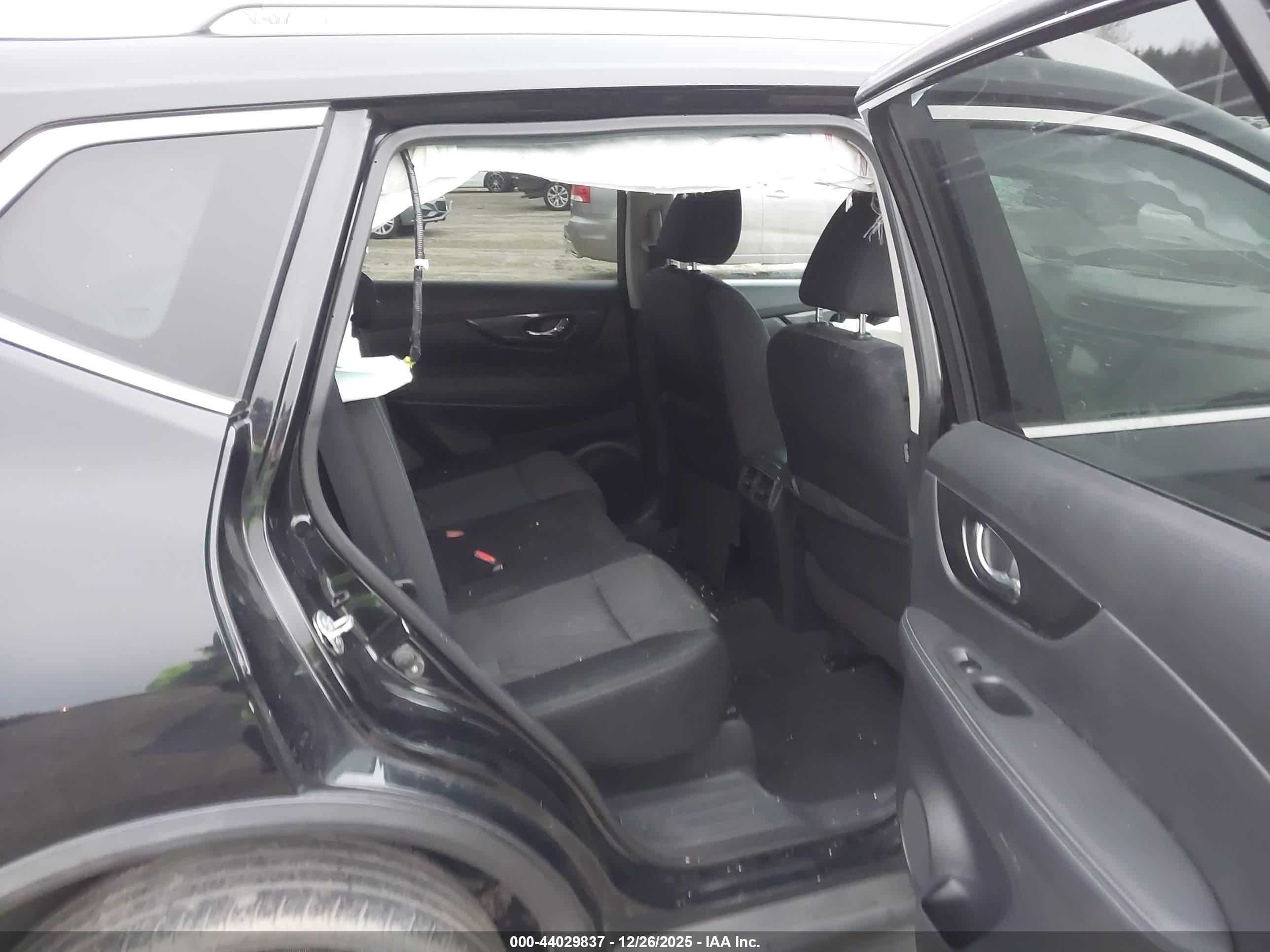 NISSAN ROGUE image 8